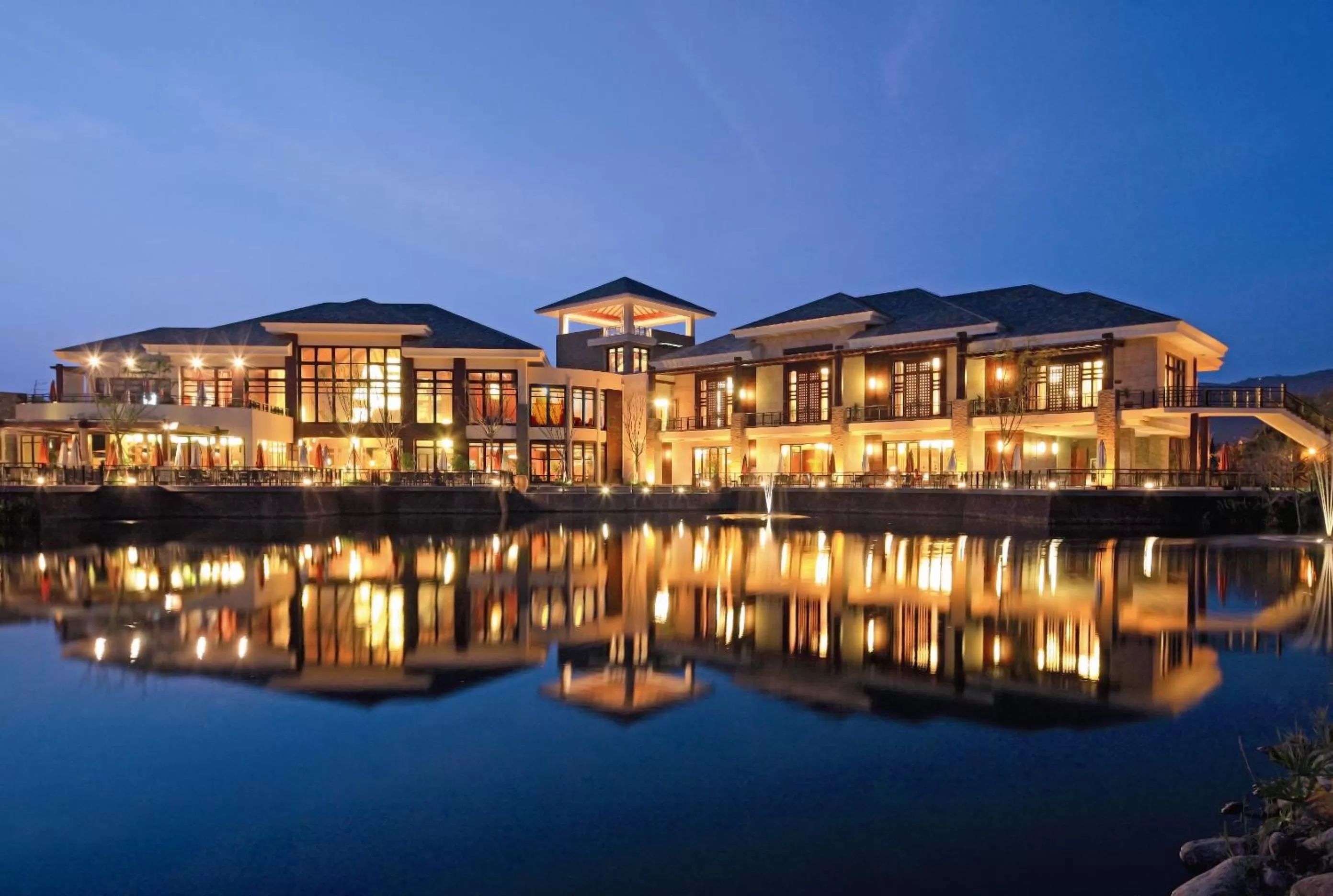 Lake view in Grand Metropark Villa Resort Sanya Yalong Bay