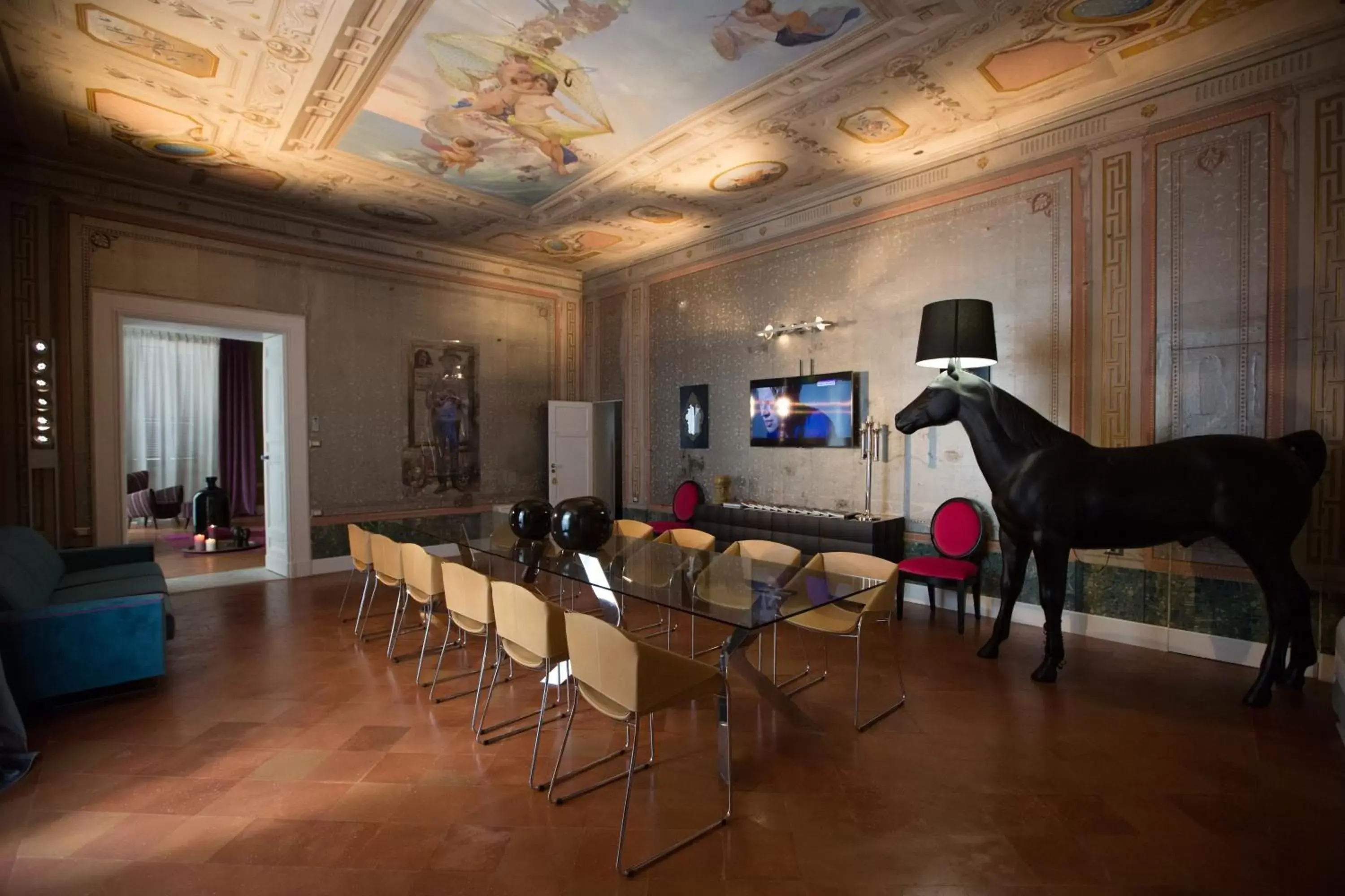 Library, Lounge/Bar in Palazzo Cannavina Suite & Private SPA