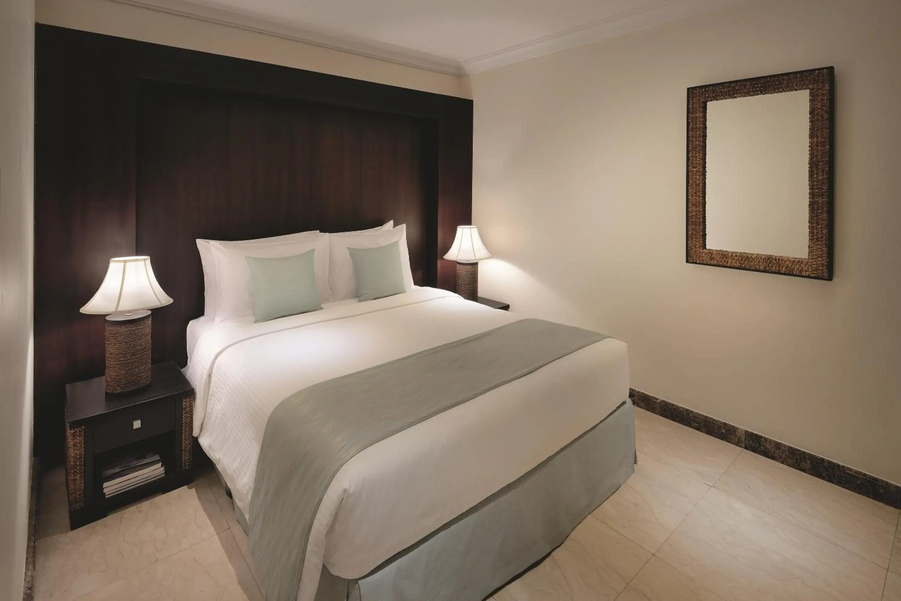 Bedroom, Bed in Movenpick Resort Al Nawras Jeddah - Family Resort