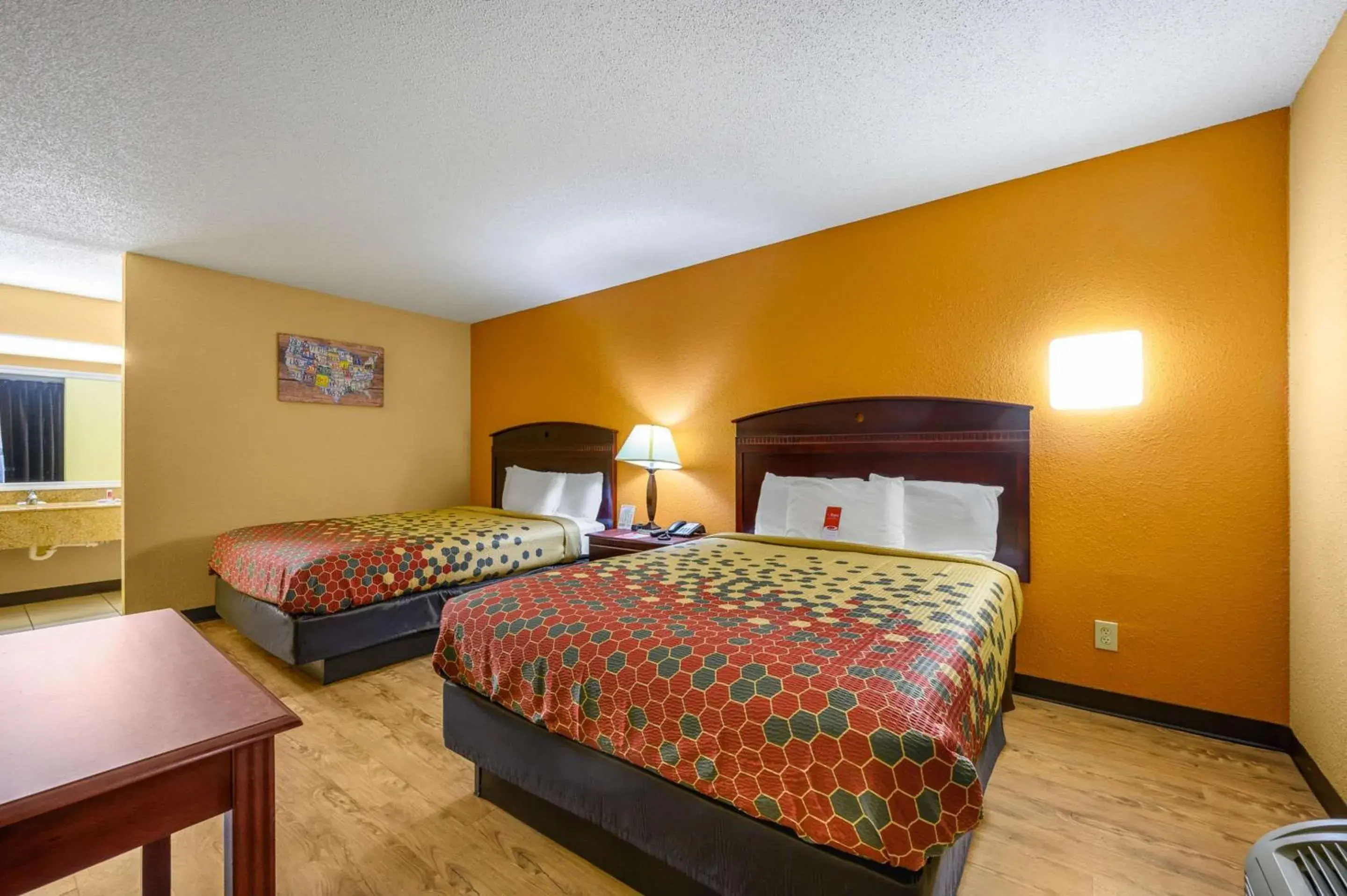 Photo of the whole room, Bed in Econo Lodge