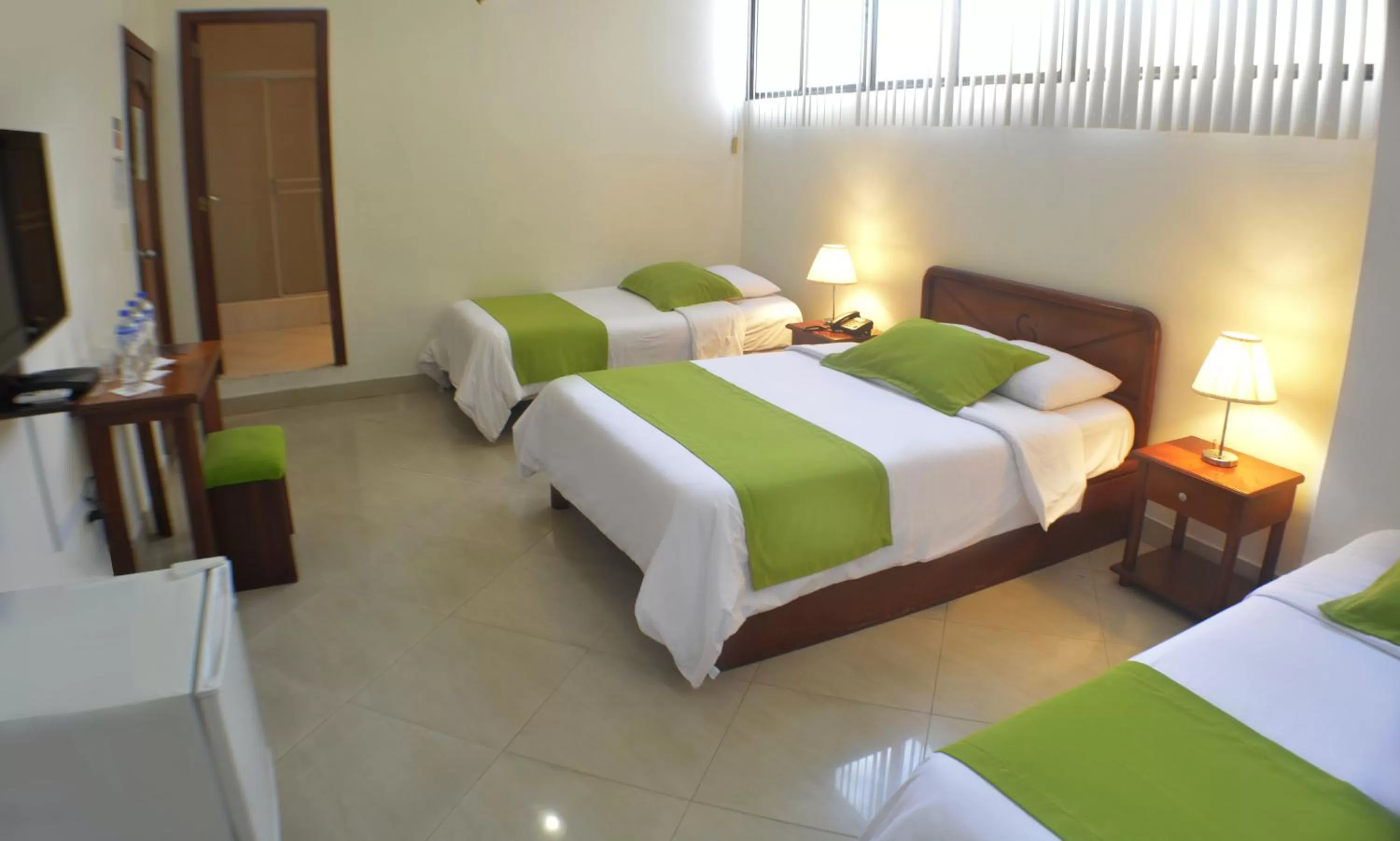 Day, Bed in Hotel Castell - Cerca Del Aeropuerto