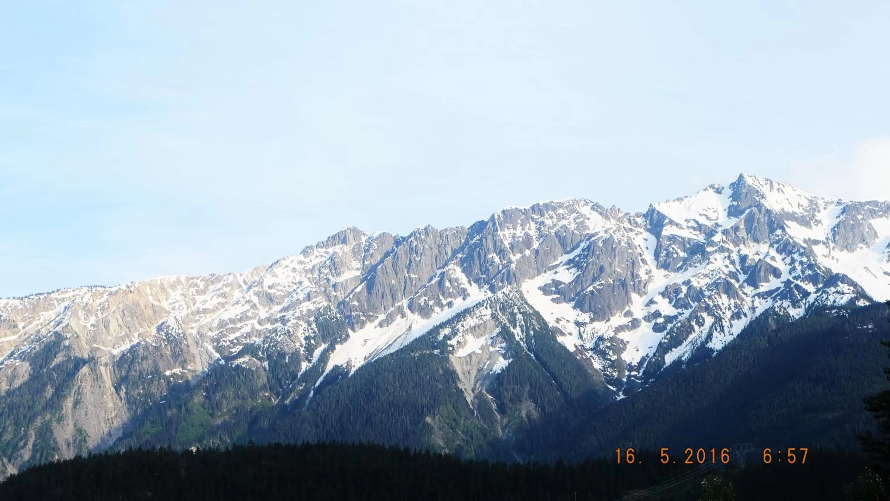 Mountain view in Pemberton Hotel (Motel)