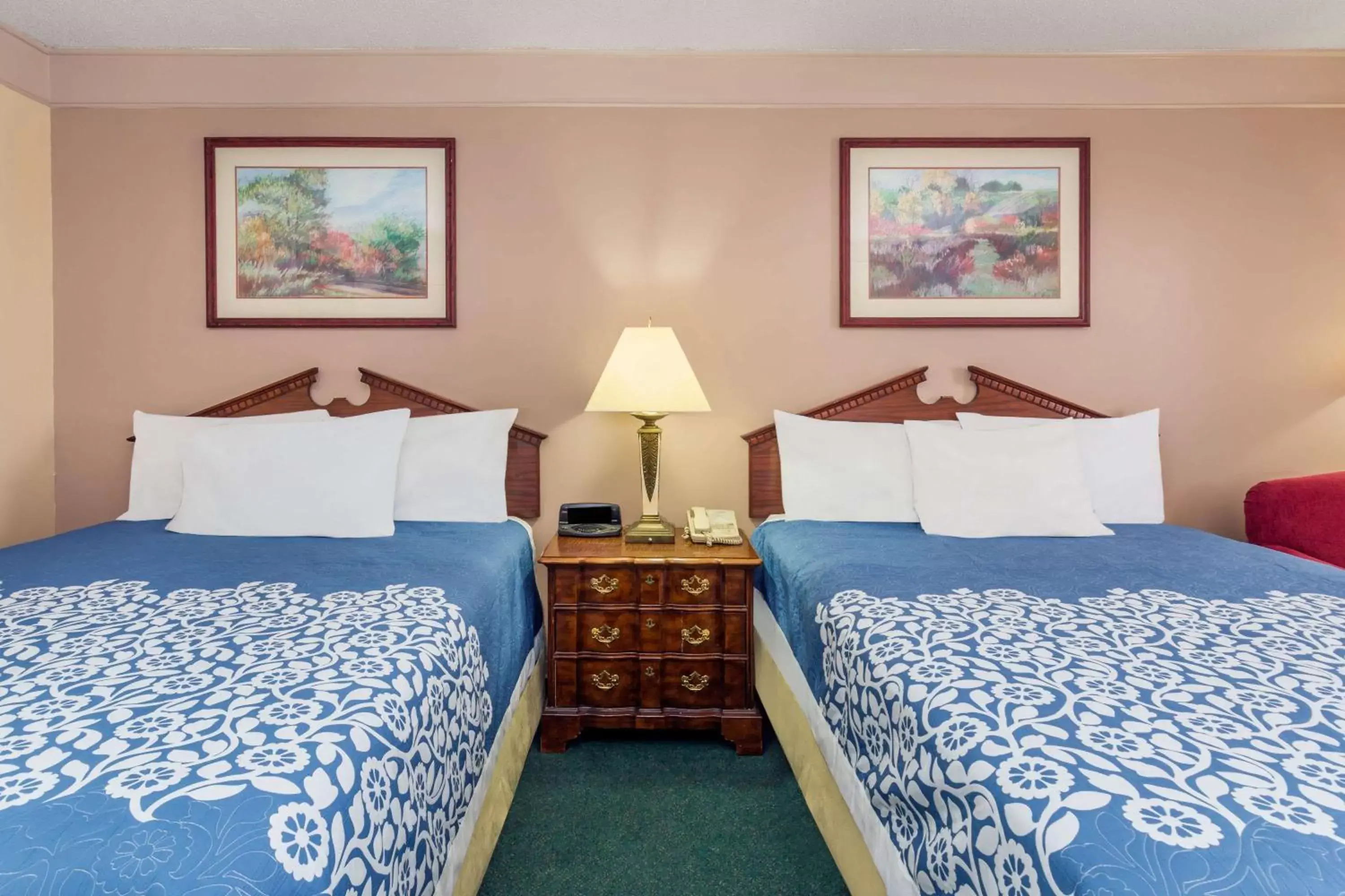 Photo of the whole room, Bed in Days Inn by Wyndham Delta CO