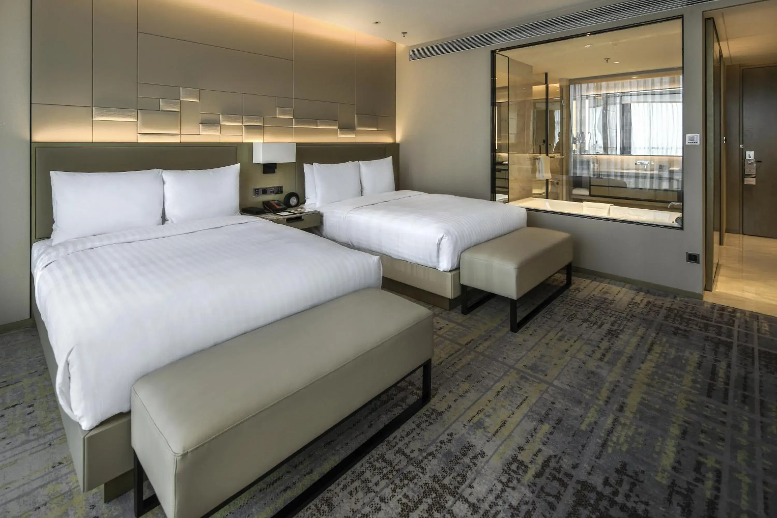 Bed in Chengdu Marriott Hotel Financial Centre