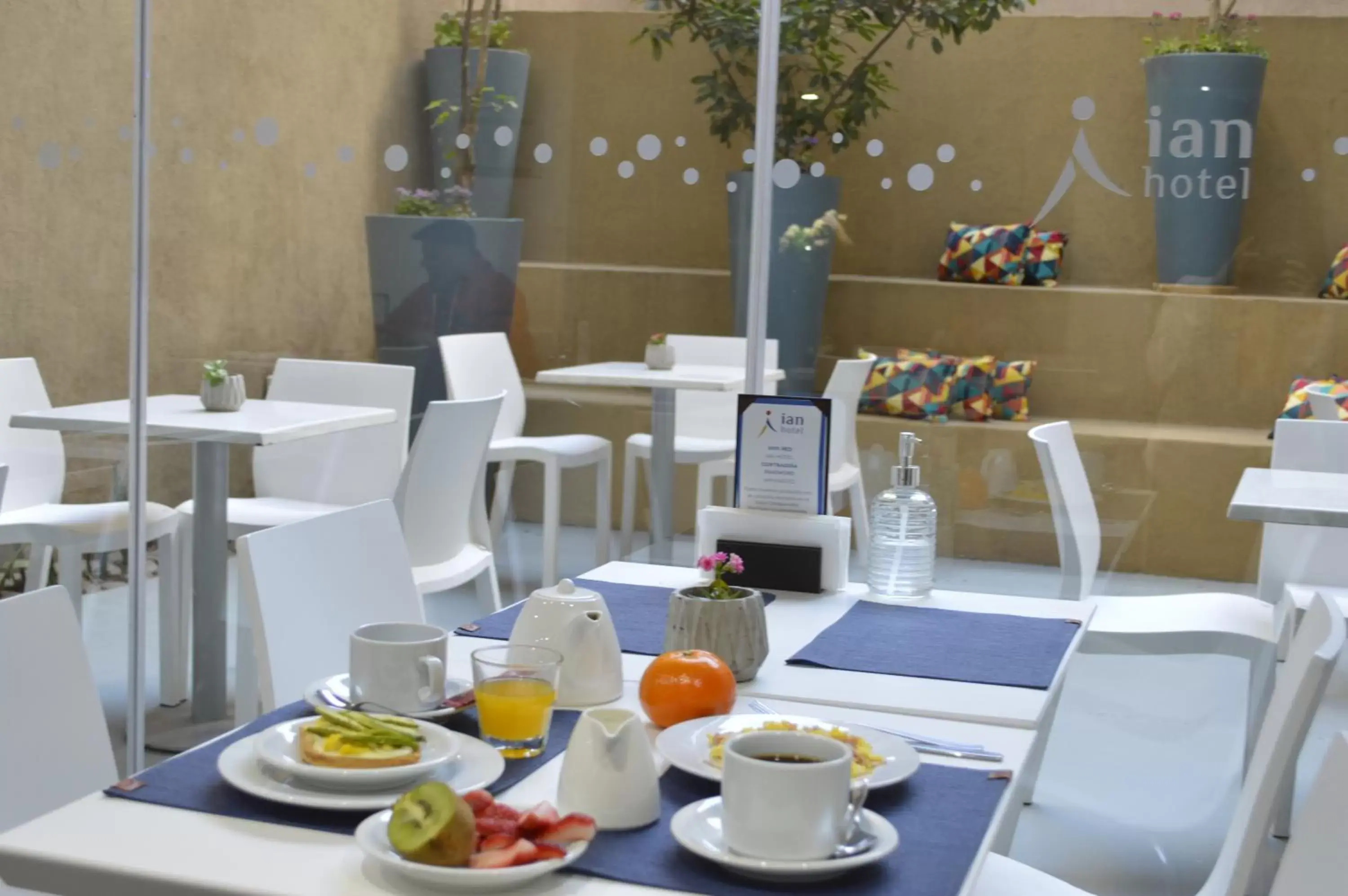 Breakfast, Restaurant/Places to Eat in ian Hotel