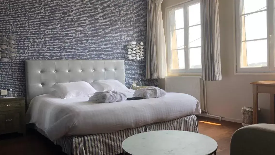 Bed in Baie des Anges