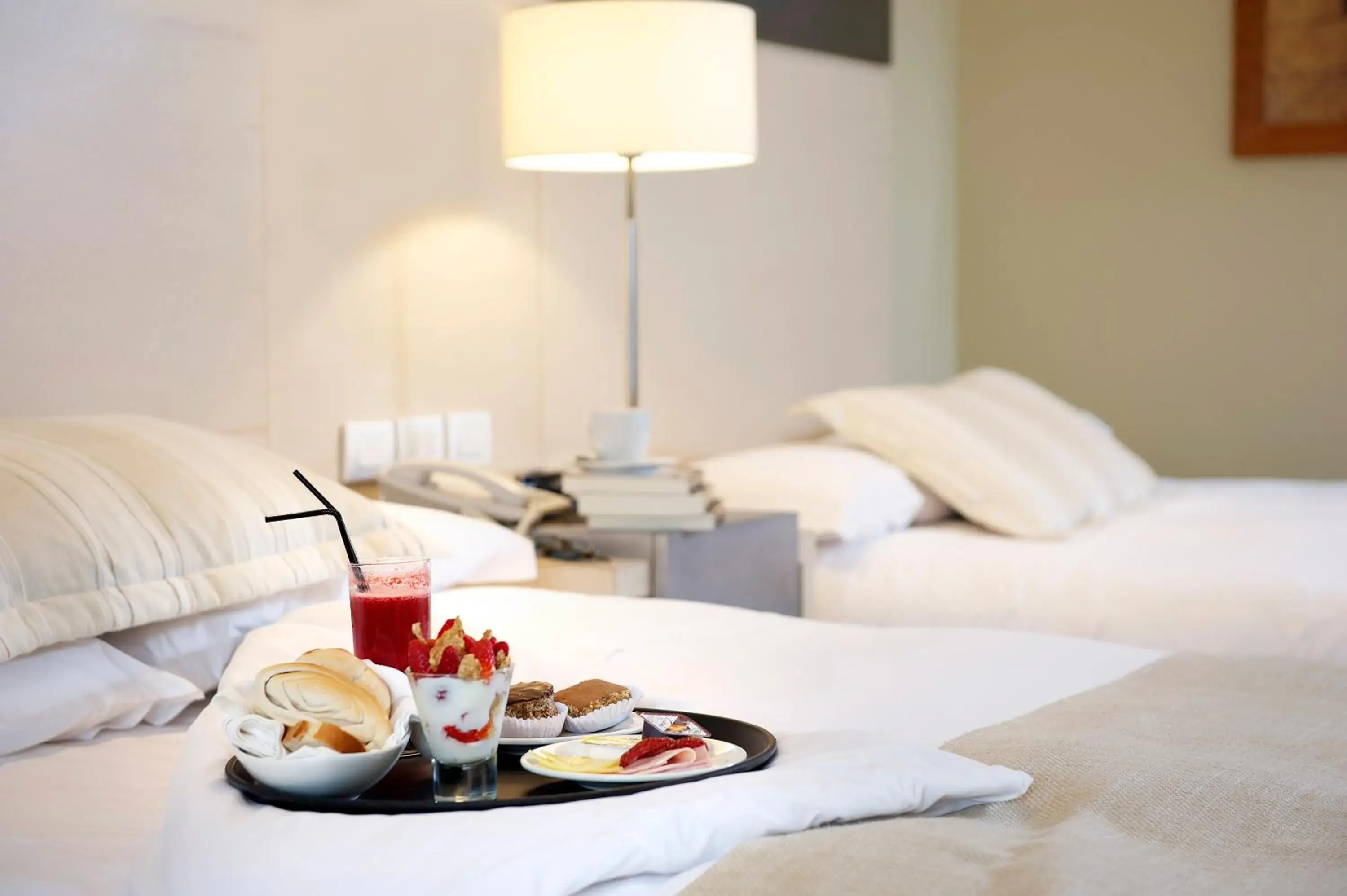 Food and drinks, Bed in Radisson Hotel Puerto Varas