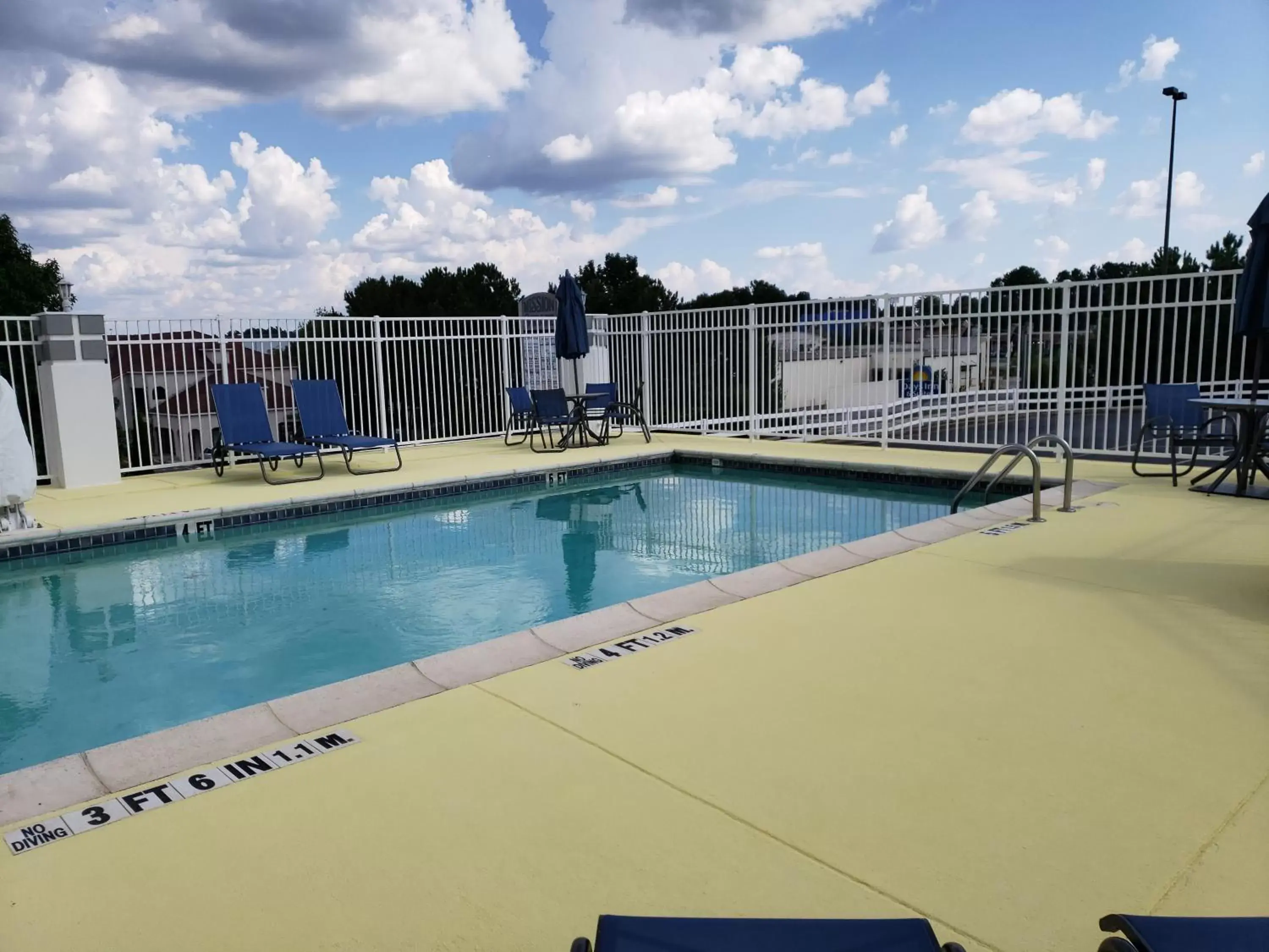 Pool view, Swimming Pool in Days Inn & Suites by Wyndham Union City