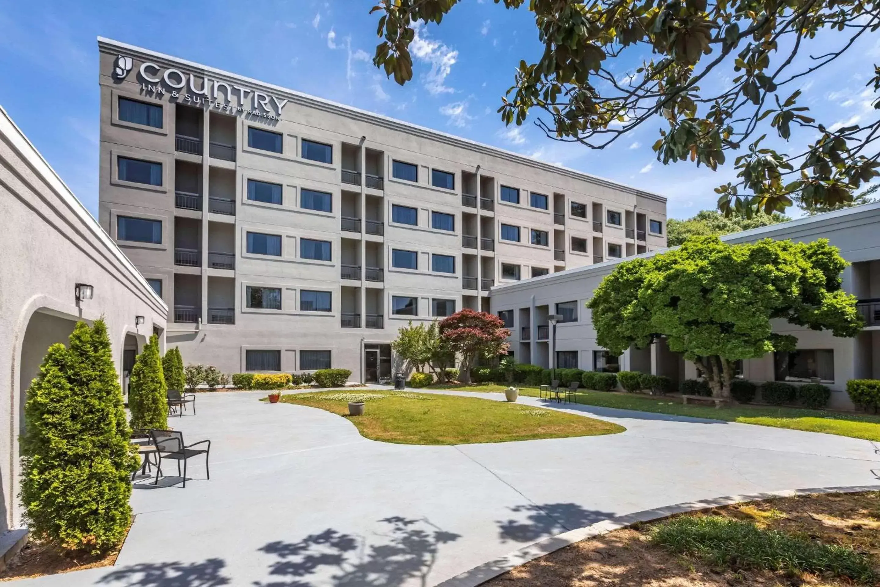 Property Building in Country Inn & Suites Atlanta Downtown