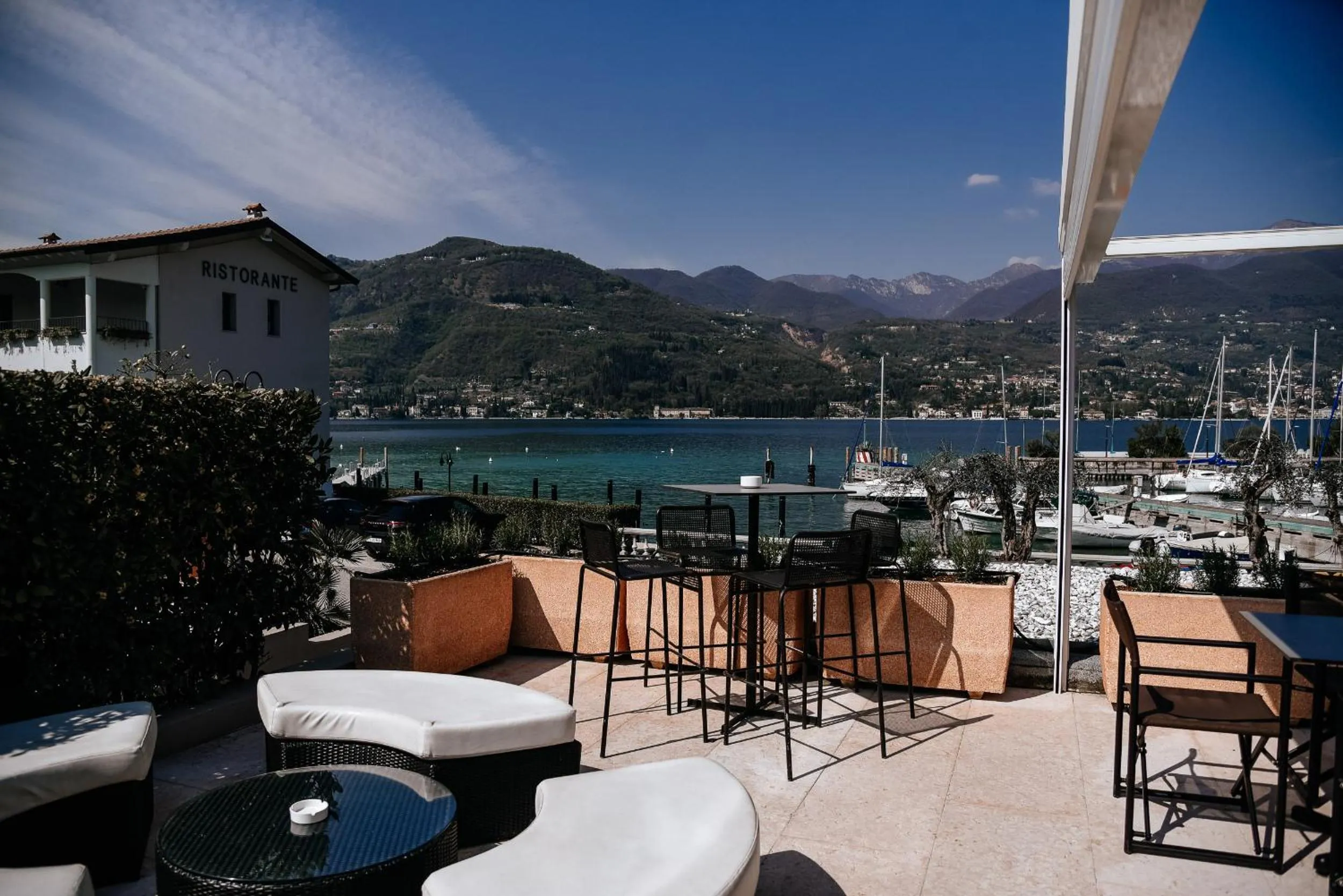 Restaurant/places to eat in Bella Hotel & Restaurant with private dock for mooring boats