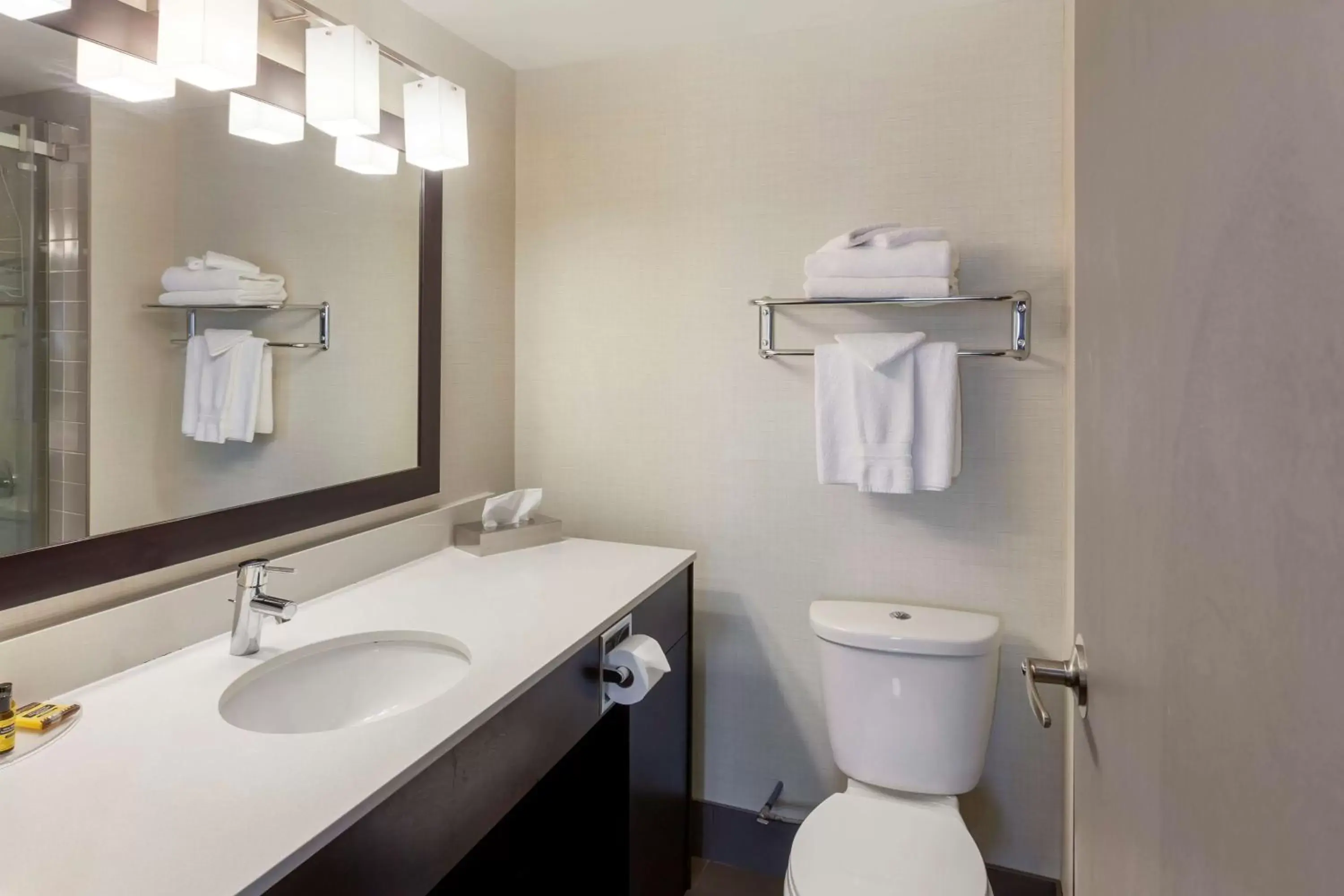Bathroom in Best Western Plus Leamington Hotel & Conference Centre
