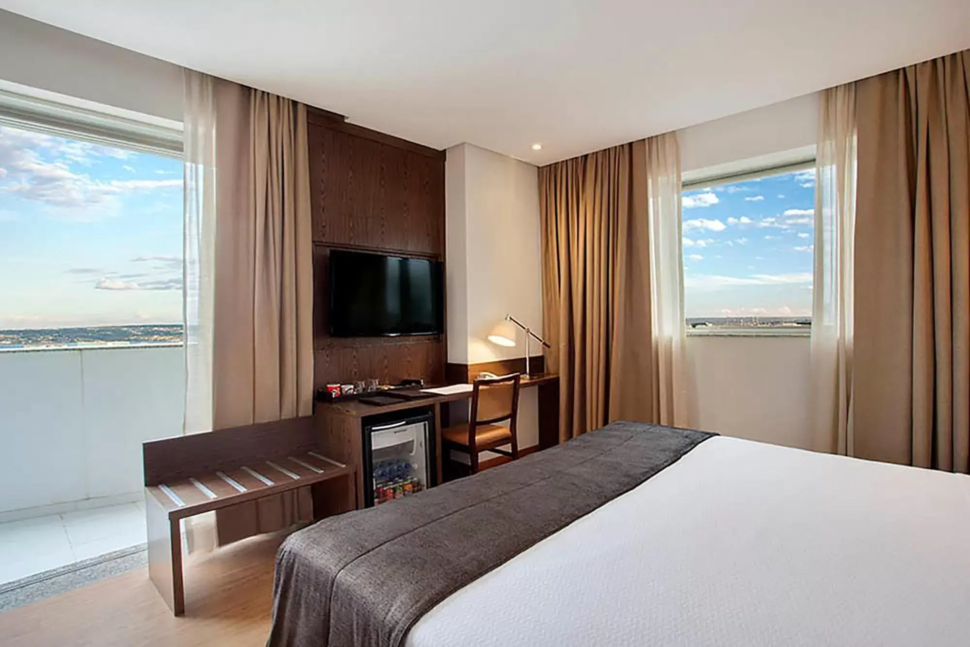 City view, Bed in Windsor Brasilia Hotel