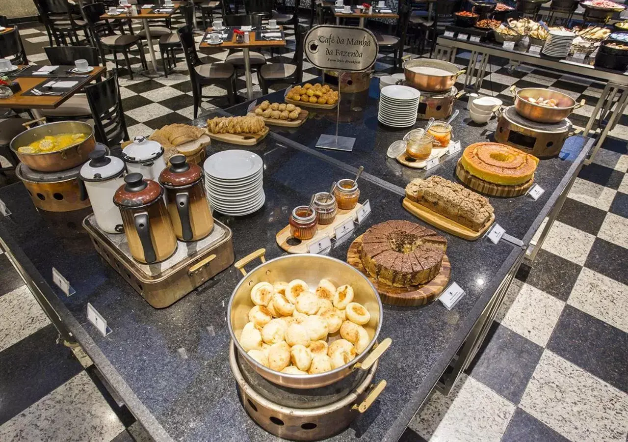 Breakfast in Estanplaza Funchal Faria Lima Breakfast in Estanplaza Funchal Faria Lima