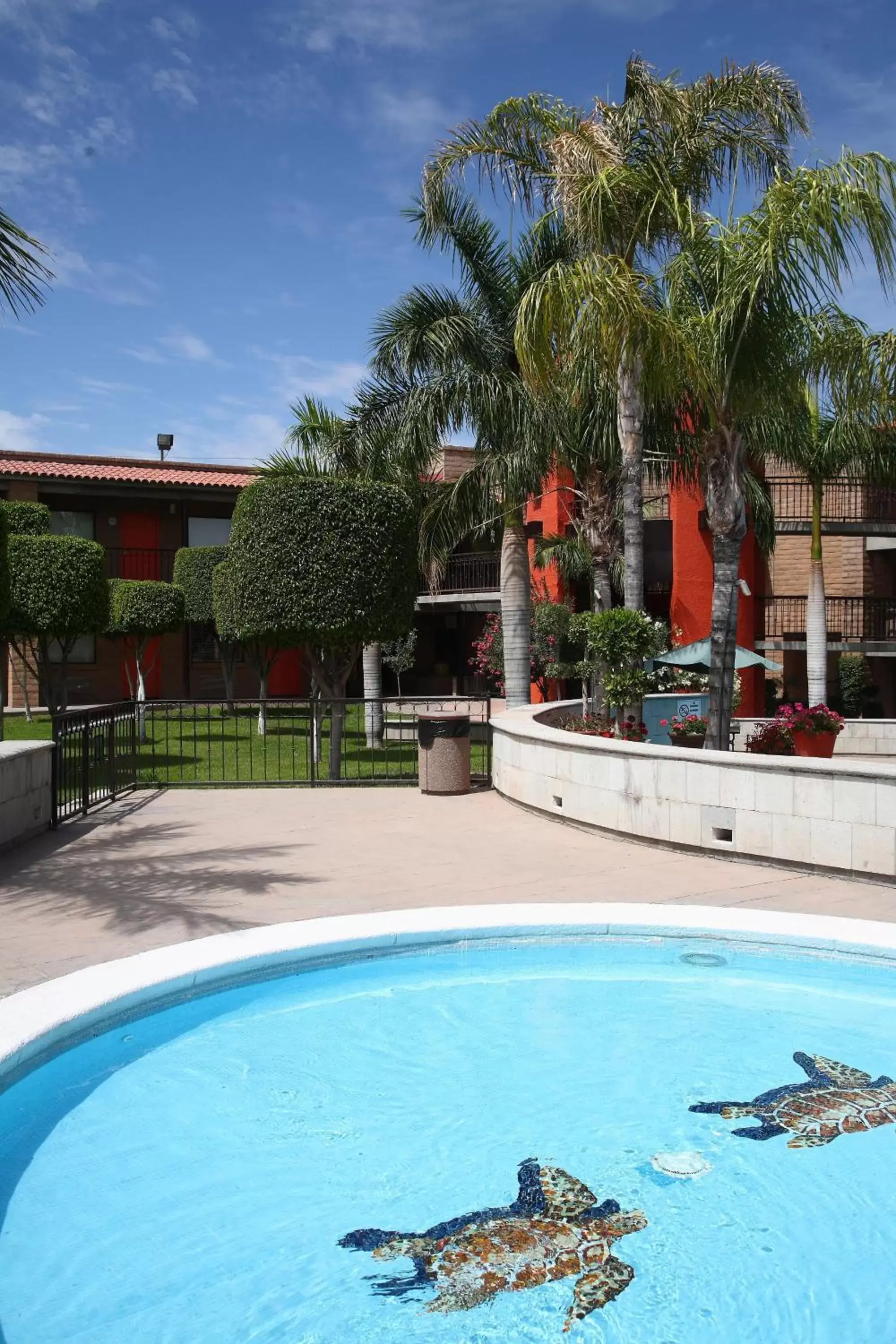 Swimming Pool in Hotel Colonial Hermosillo