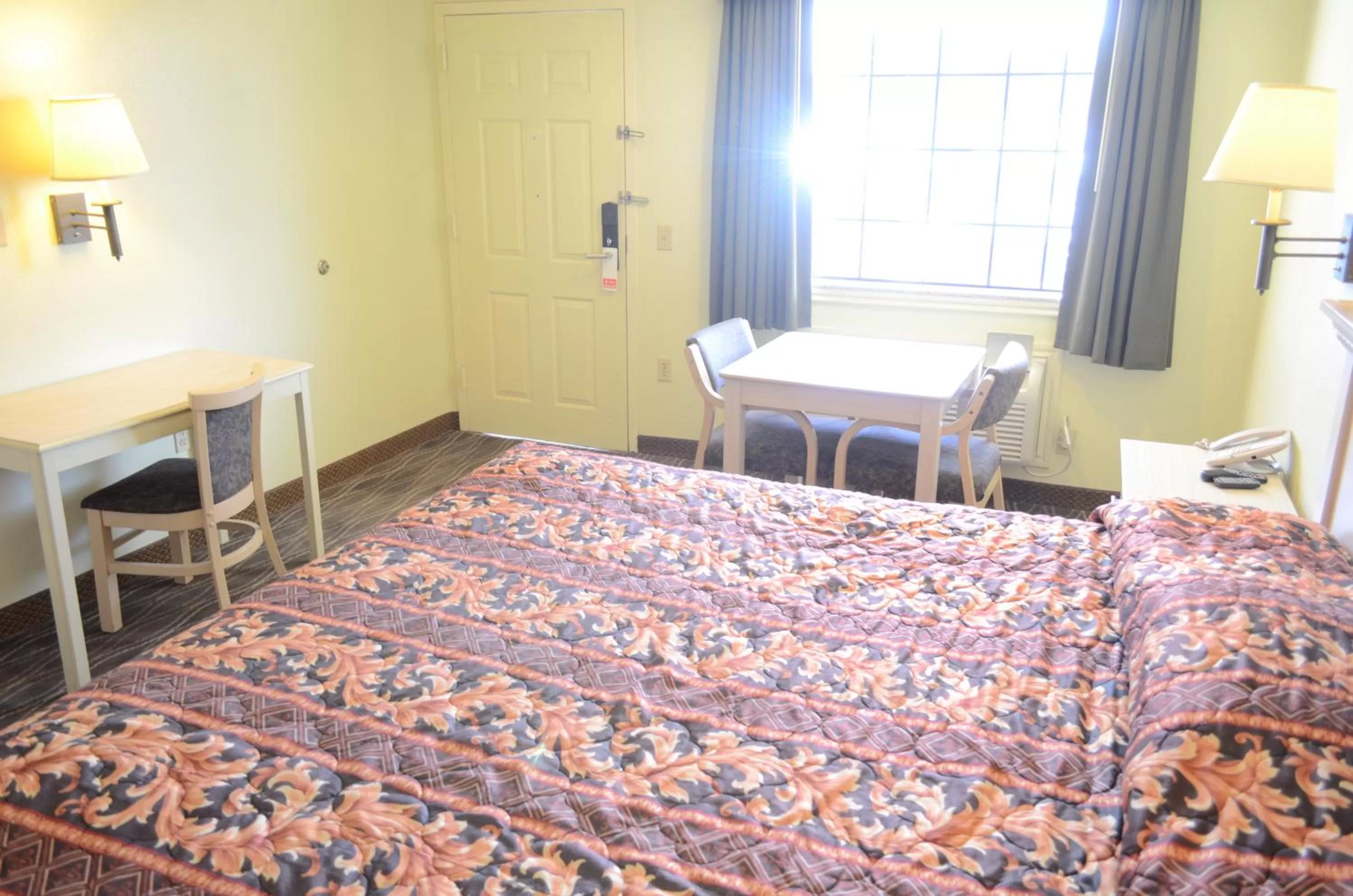 Bedroom, Bed in Scottish Inn and Suites NRG Park/Texas Medical Center - Houston