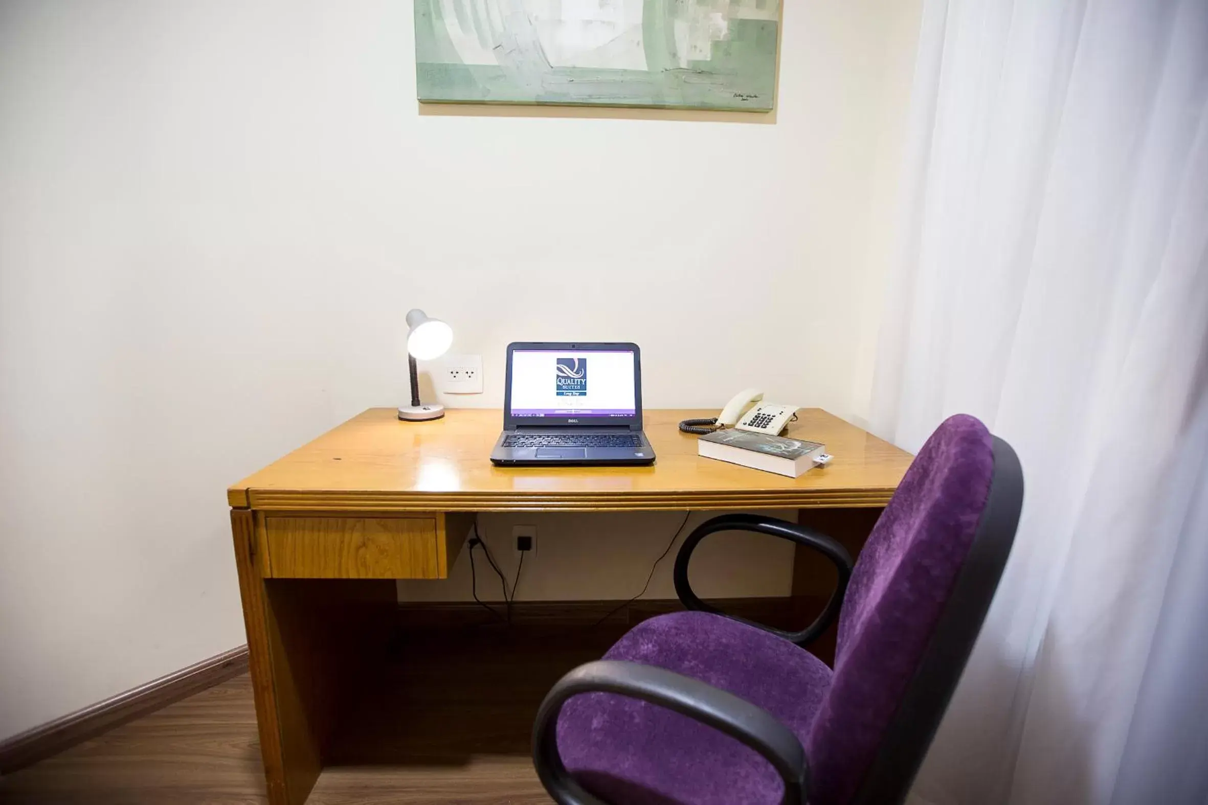 Seating area in Quality Suites Vila Olimpia