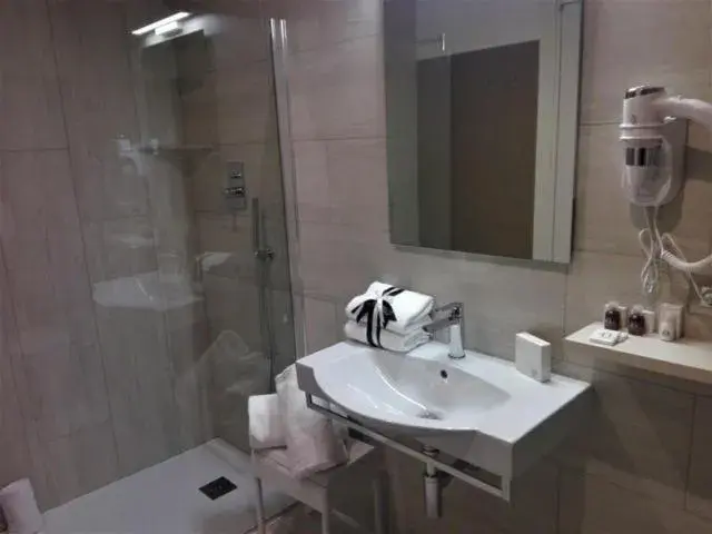 Bathroom in Hotel d'Aragona