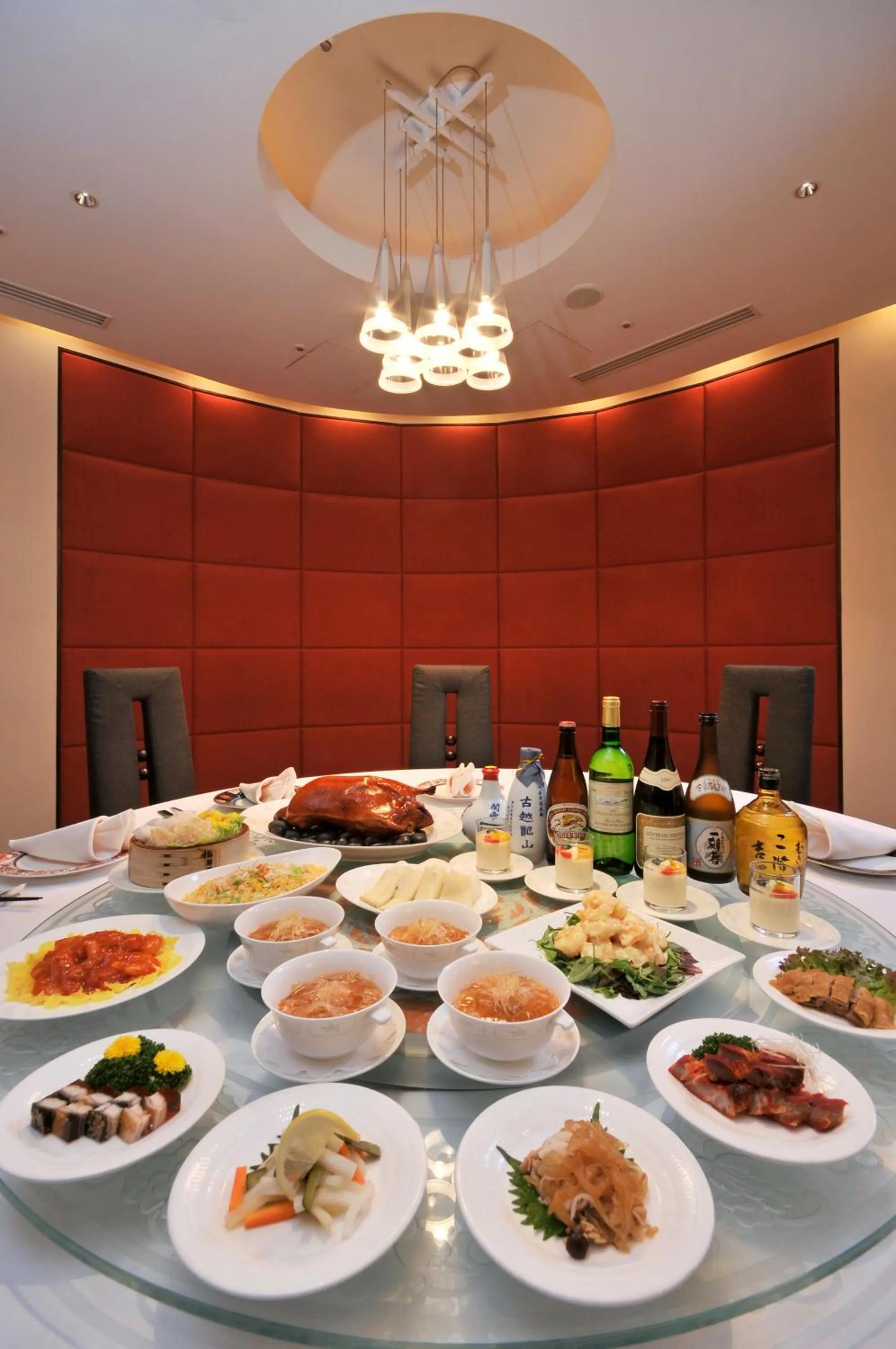 Restaurant/places to eat in Royal Park Hotel