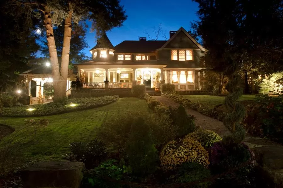 Property Building in Black Walnut B&B Inn