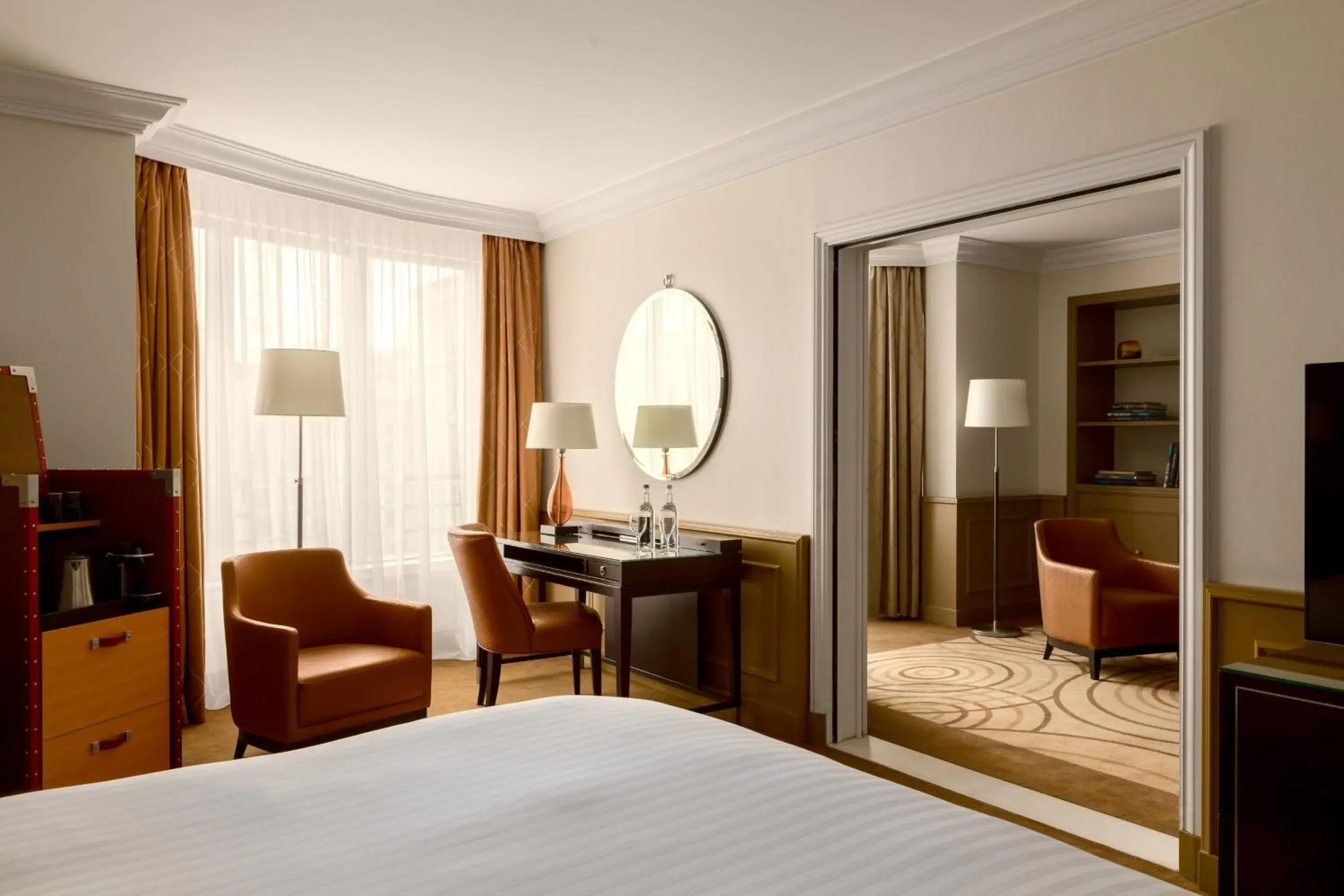 Photo of the whole room, Bed in Paris Marriott Champs Elysees Hotel
