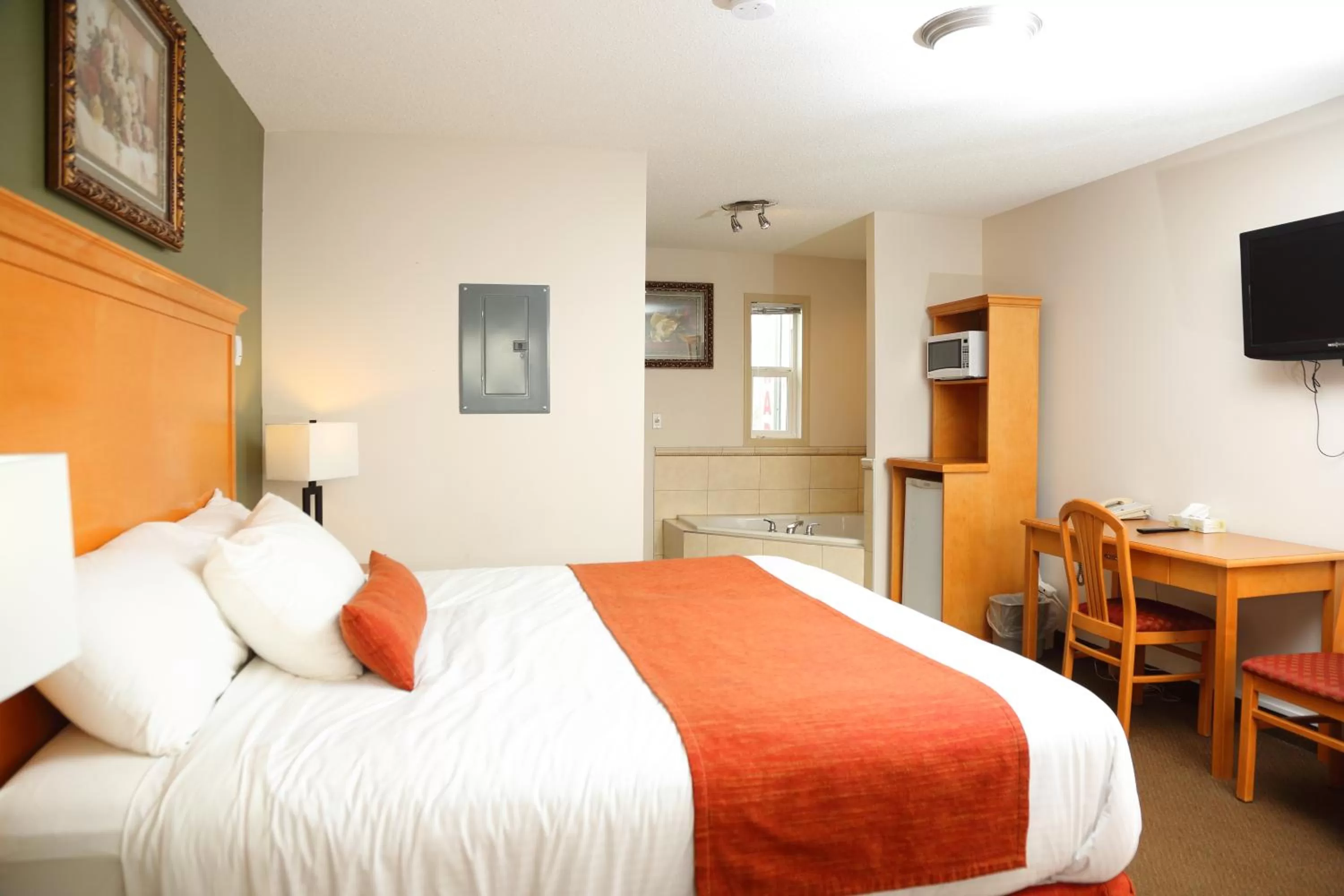 Bed in Chateau Motel