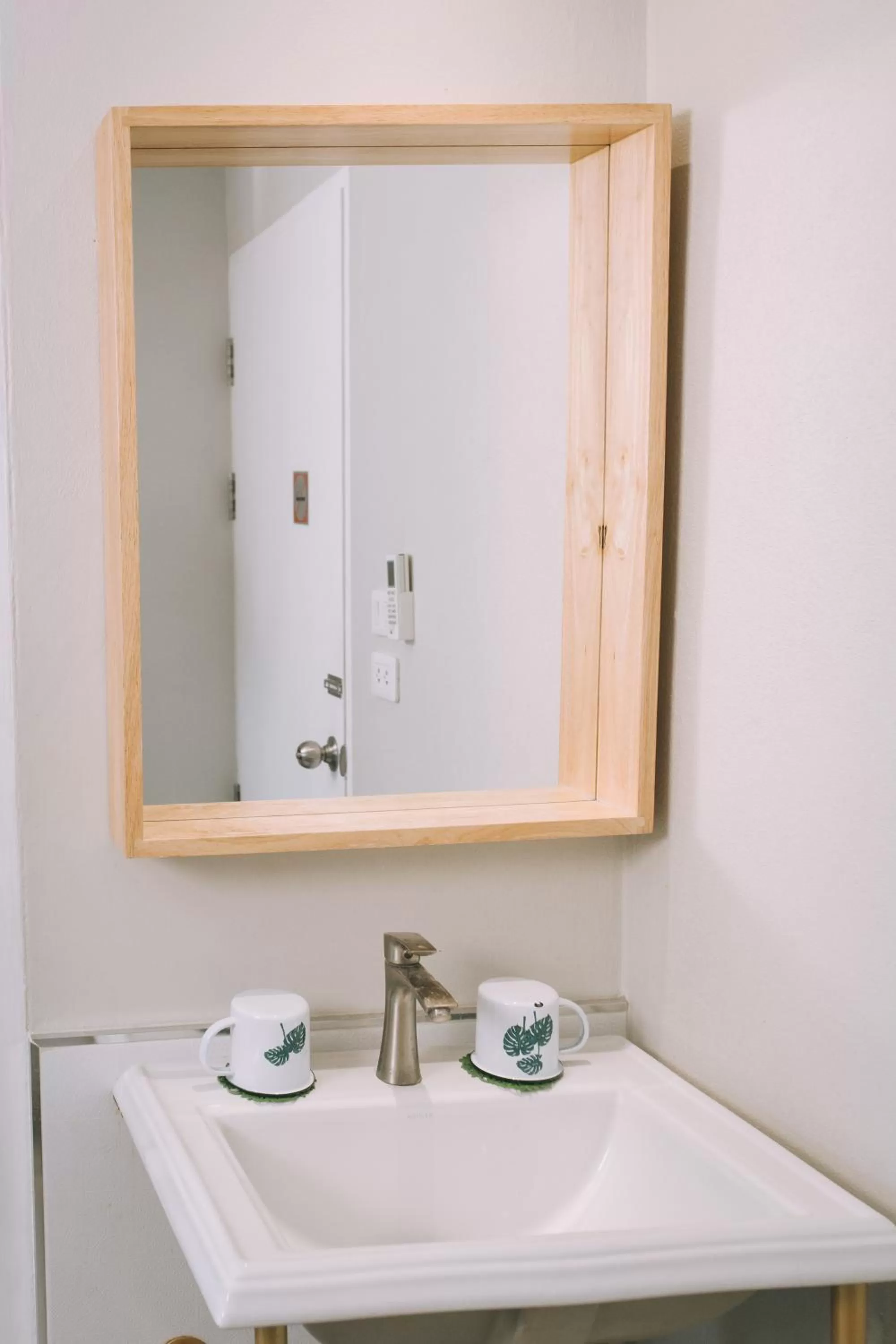 Bathroom in J's Cafe and Poshtel