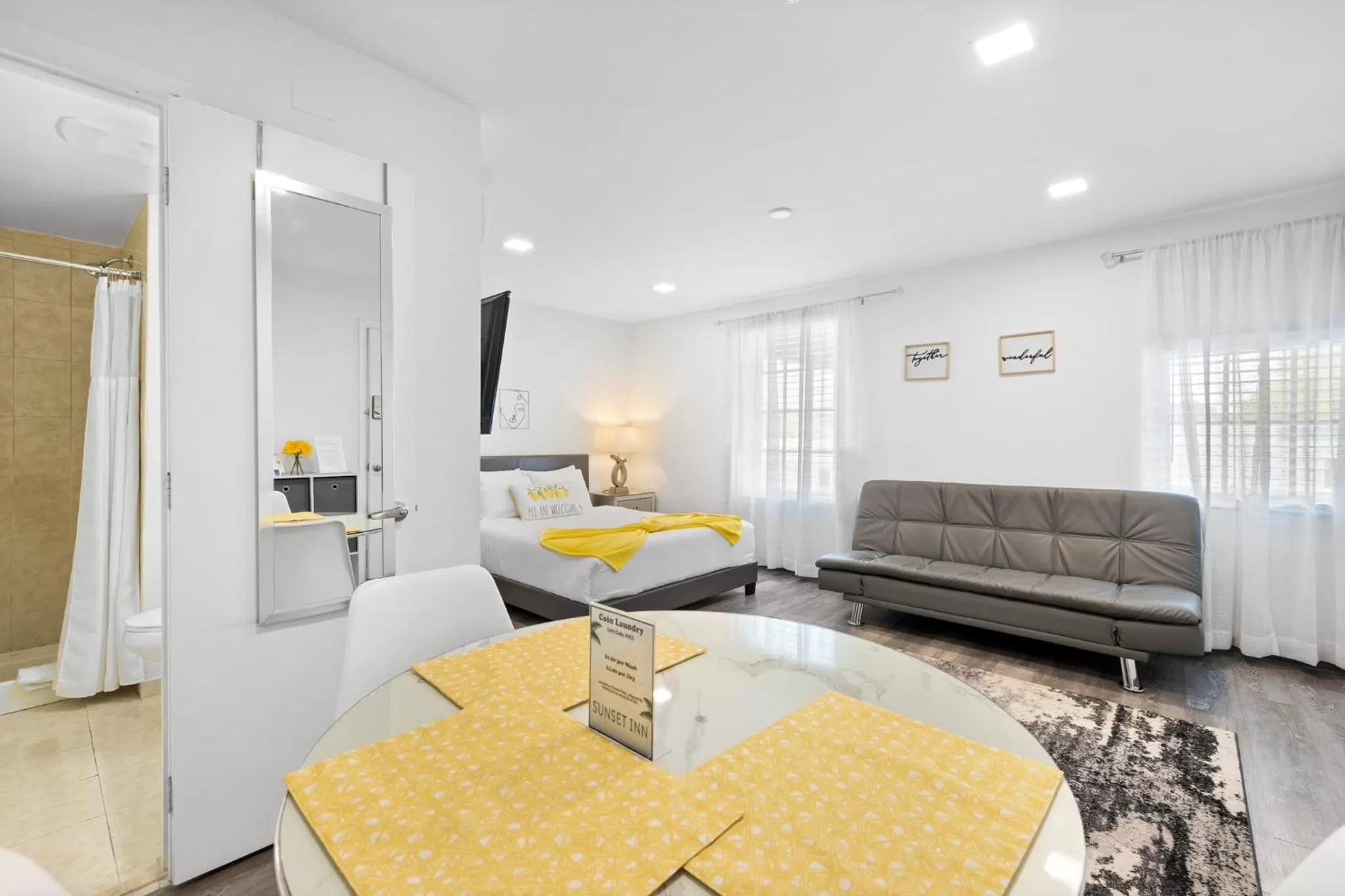 Living room, Seating Area in Sunset Inn-South Miami