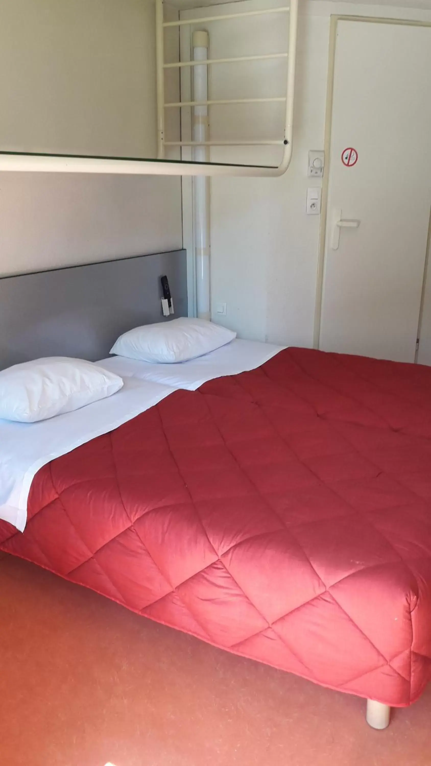 Bedroom, Bed in Premiere Classe Limoges Nord