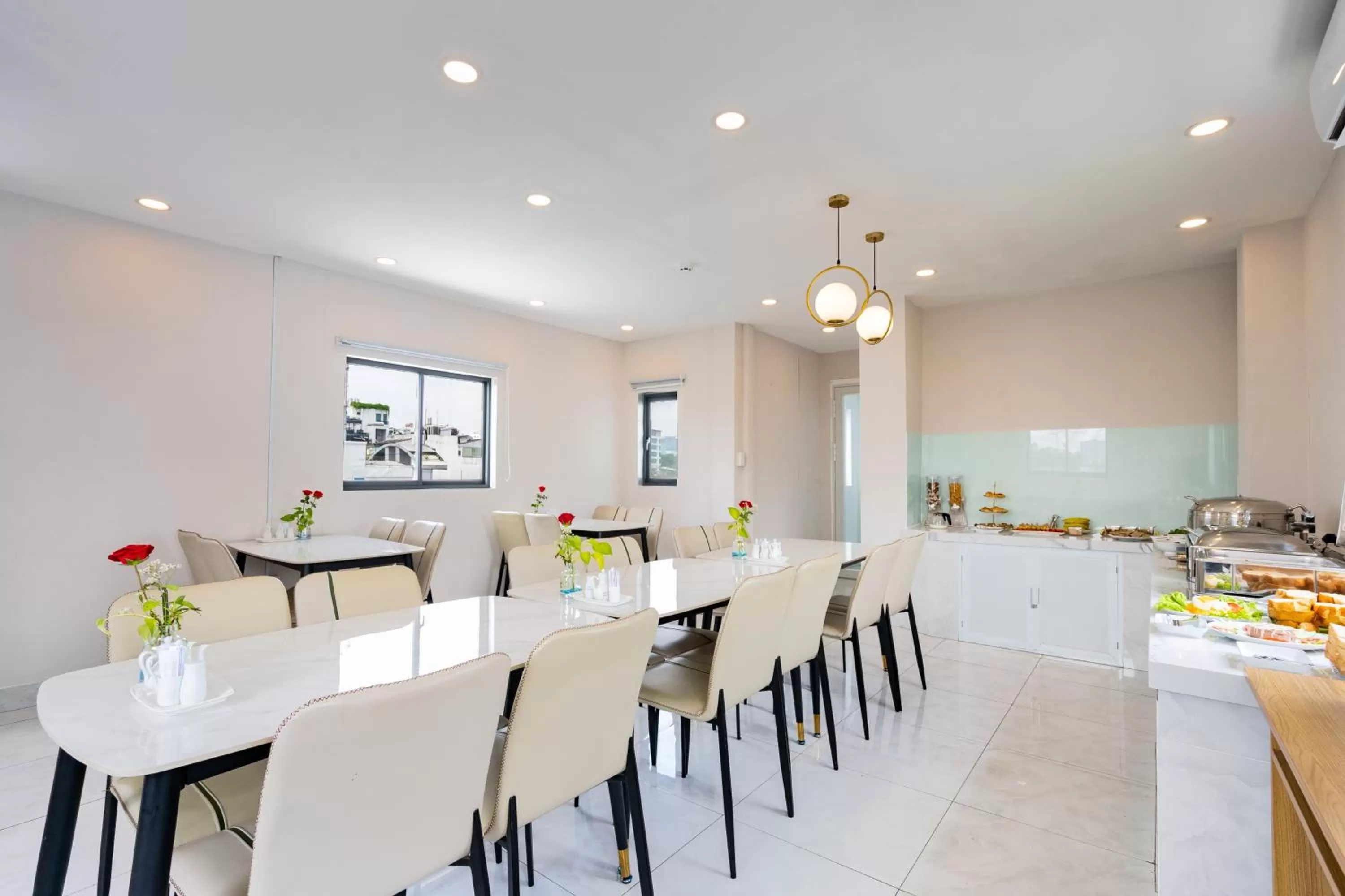 Restaurant/places to eat in A&A Toronto Hotel