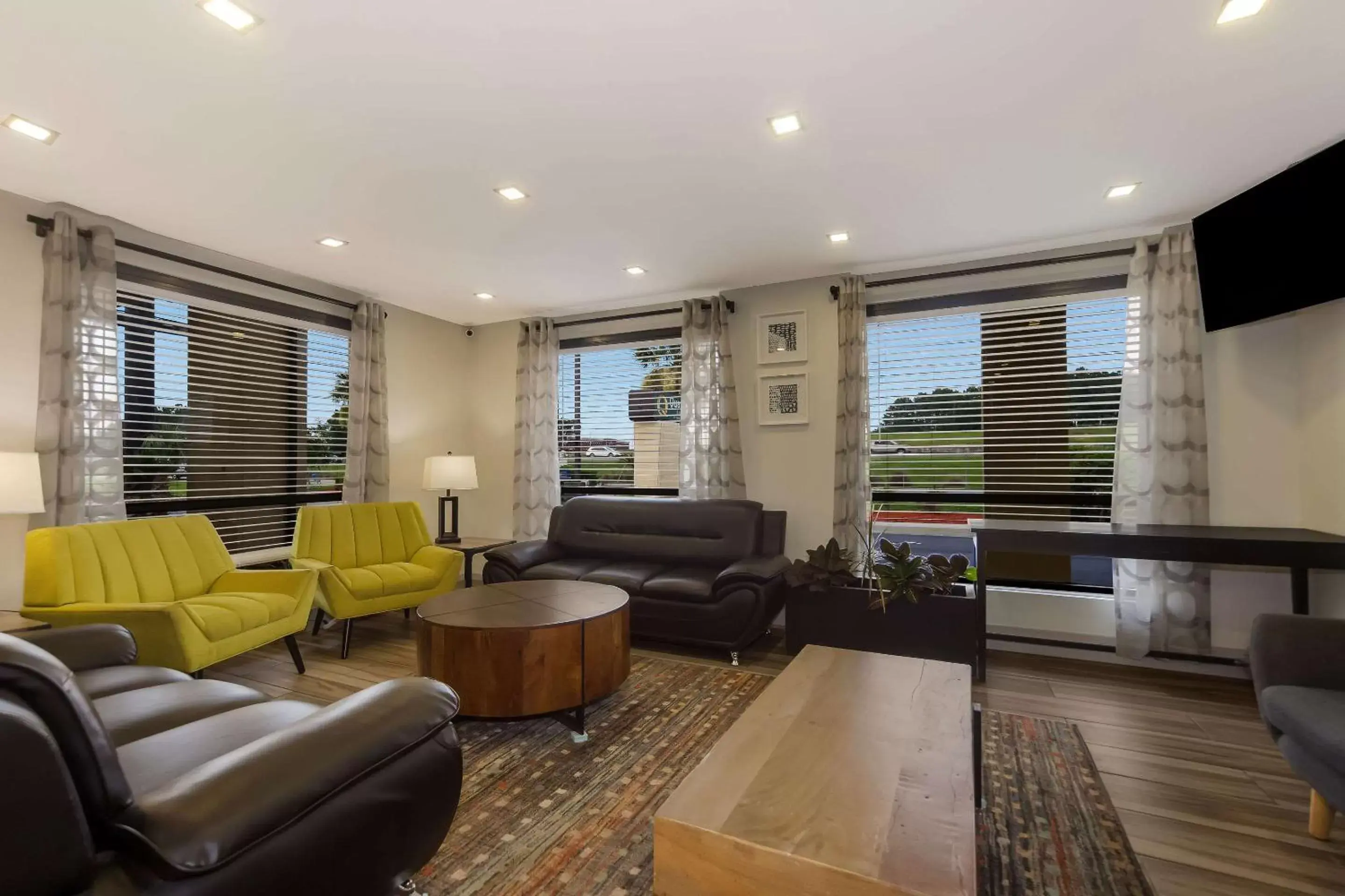 Lobby or reception in Quality Inn Coliseum Lobby or reception in Quality Inn Coliseum