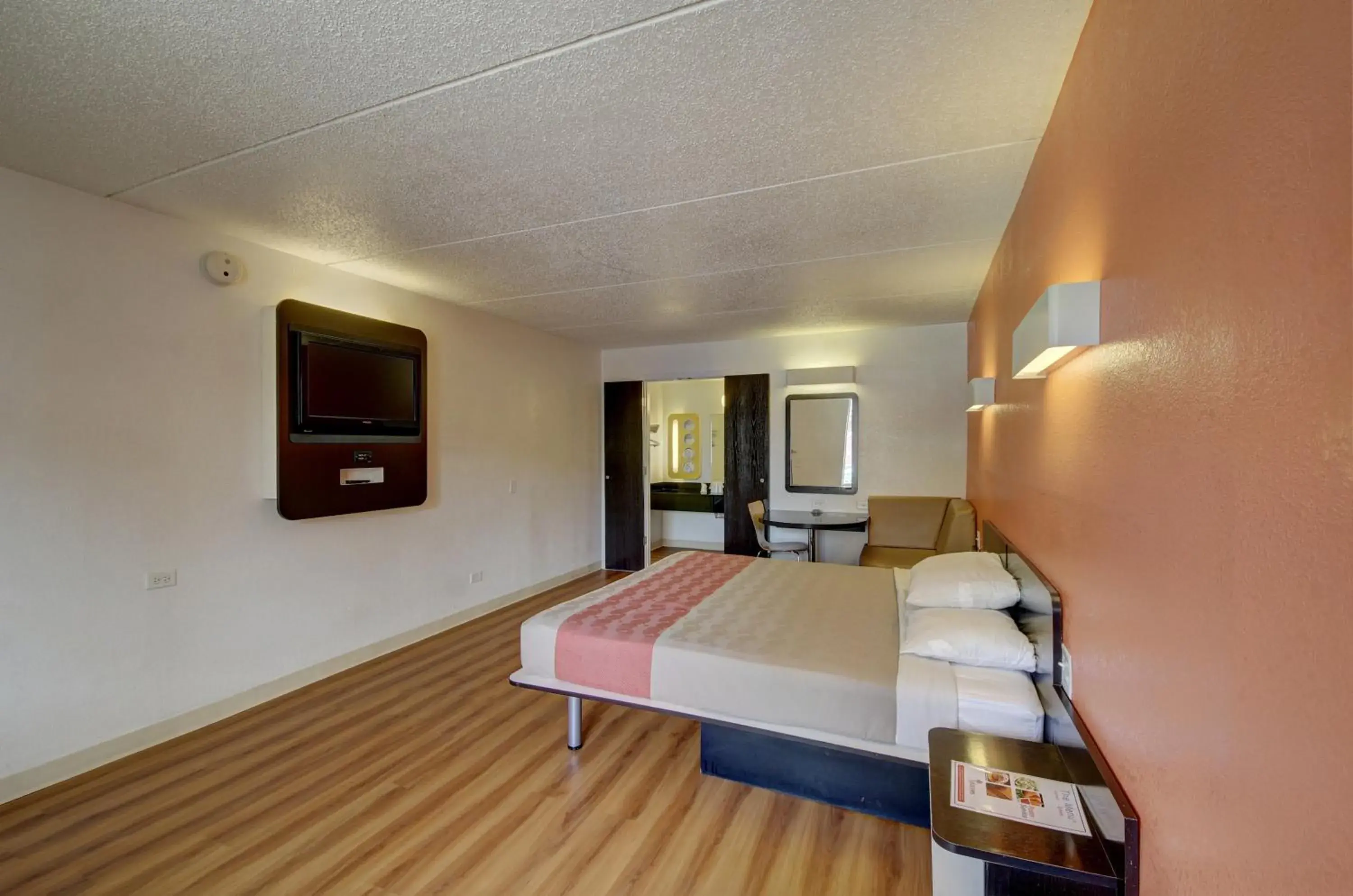 Bedroom in Motel 6-San Antonio, TX - Downtown - Market Square