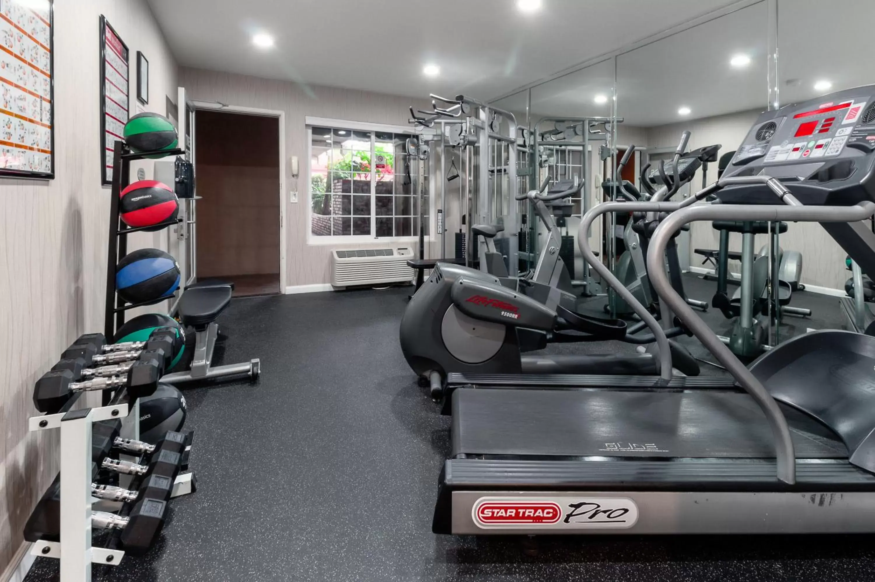 Fitness centre/facilities, Fitness Center/Facilities in Ramada by Wyndham Costa Mesa/Newport Beach
