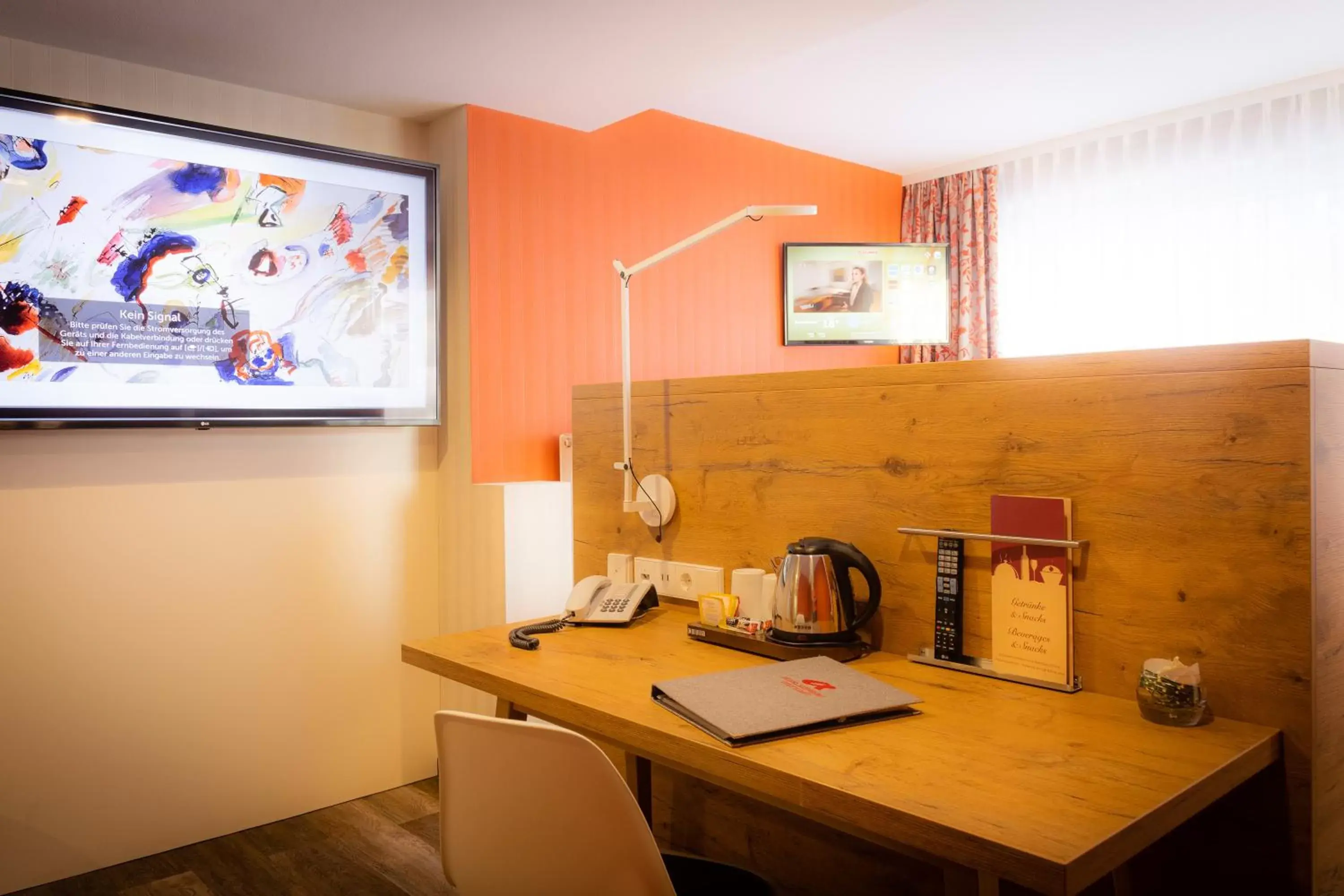 TV and multimedia, Kitchen/Kitchenette in Hotel Azenberg