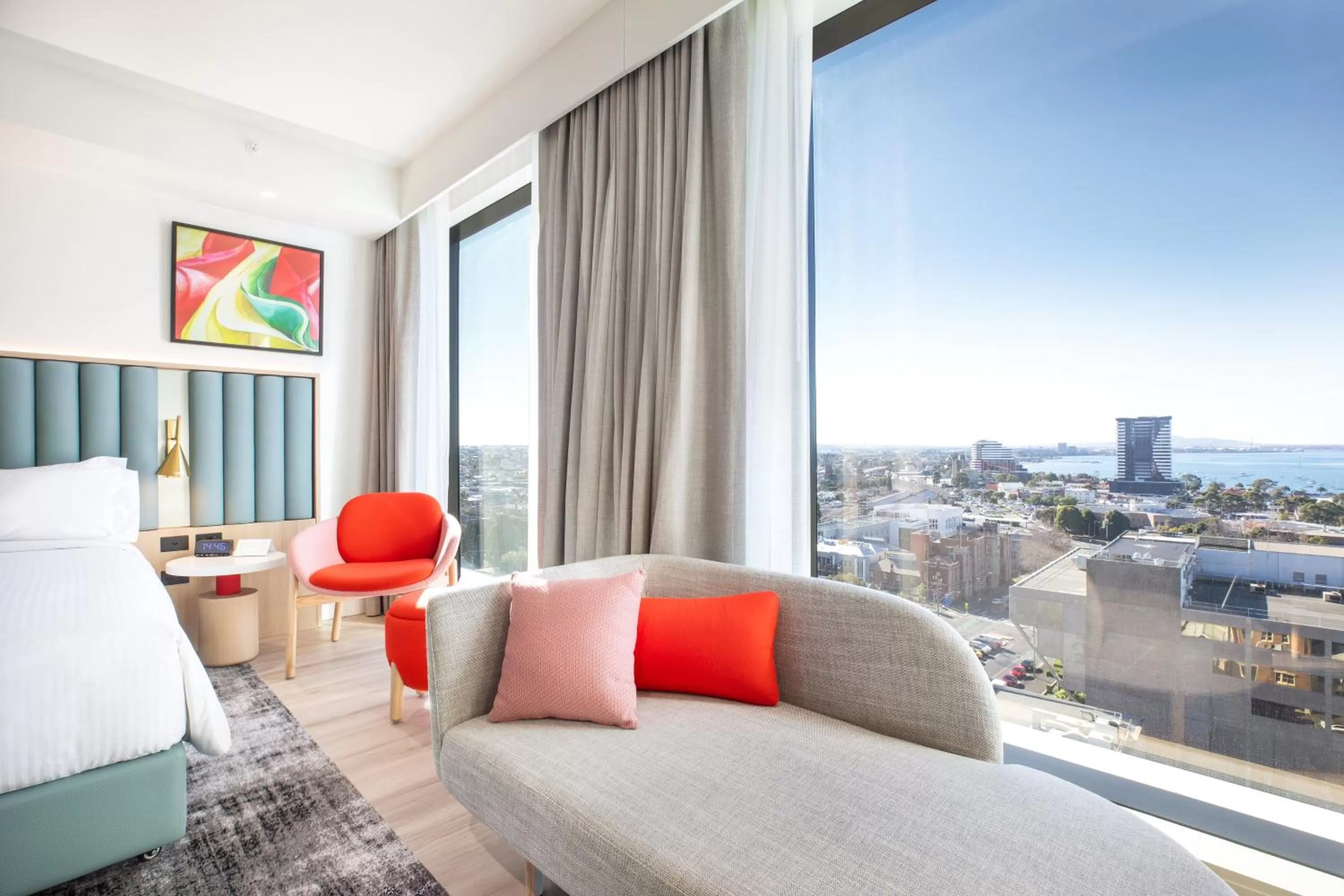 Photo of the whole room, Bed in Holiday Inn & Suites Geelong by IHG