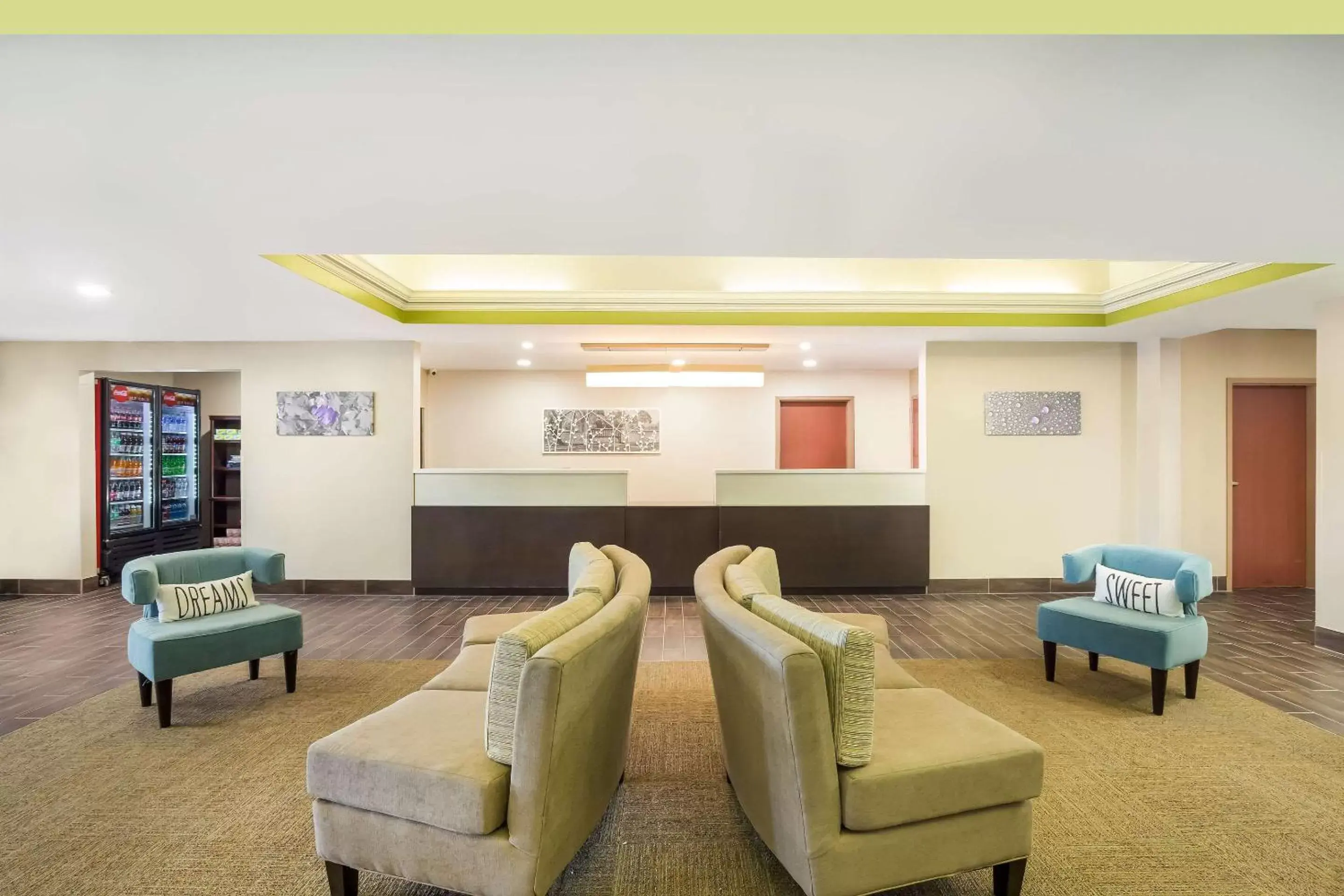Lobby or reception, Lounge/Bar in Sleep Inn & Suites