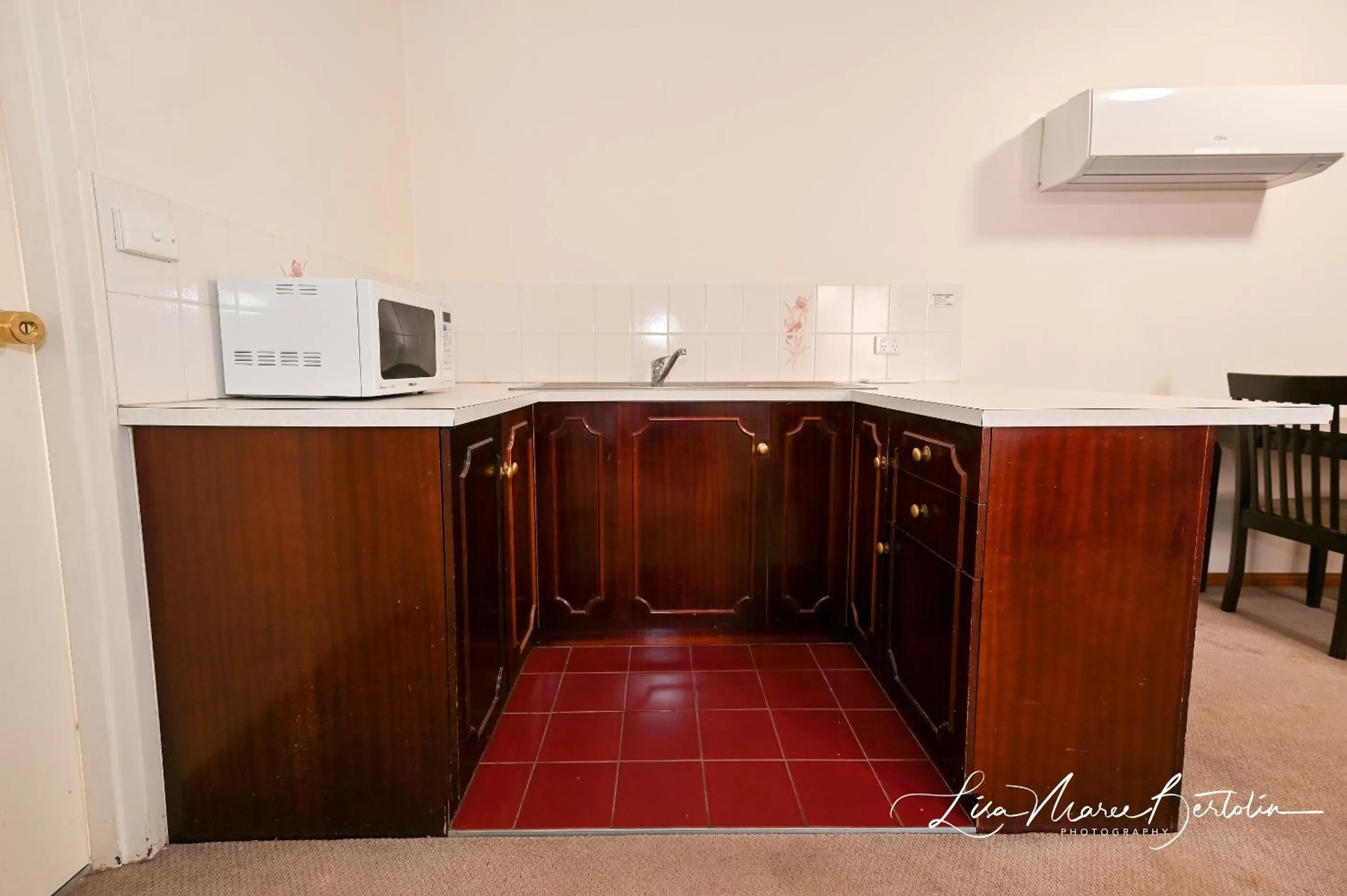 Kitchen or kitchenette in Narrandera Club Motor Inn
