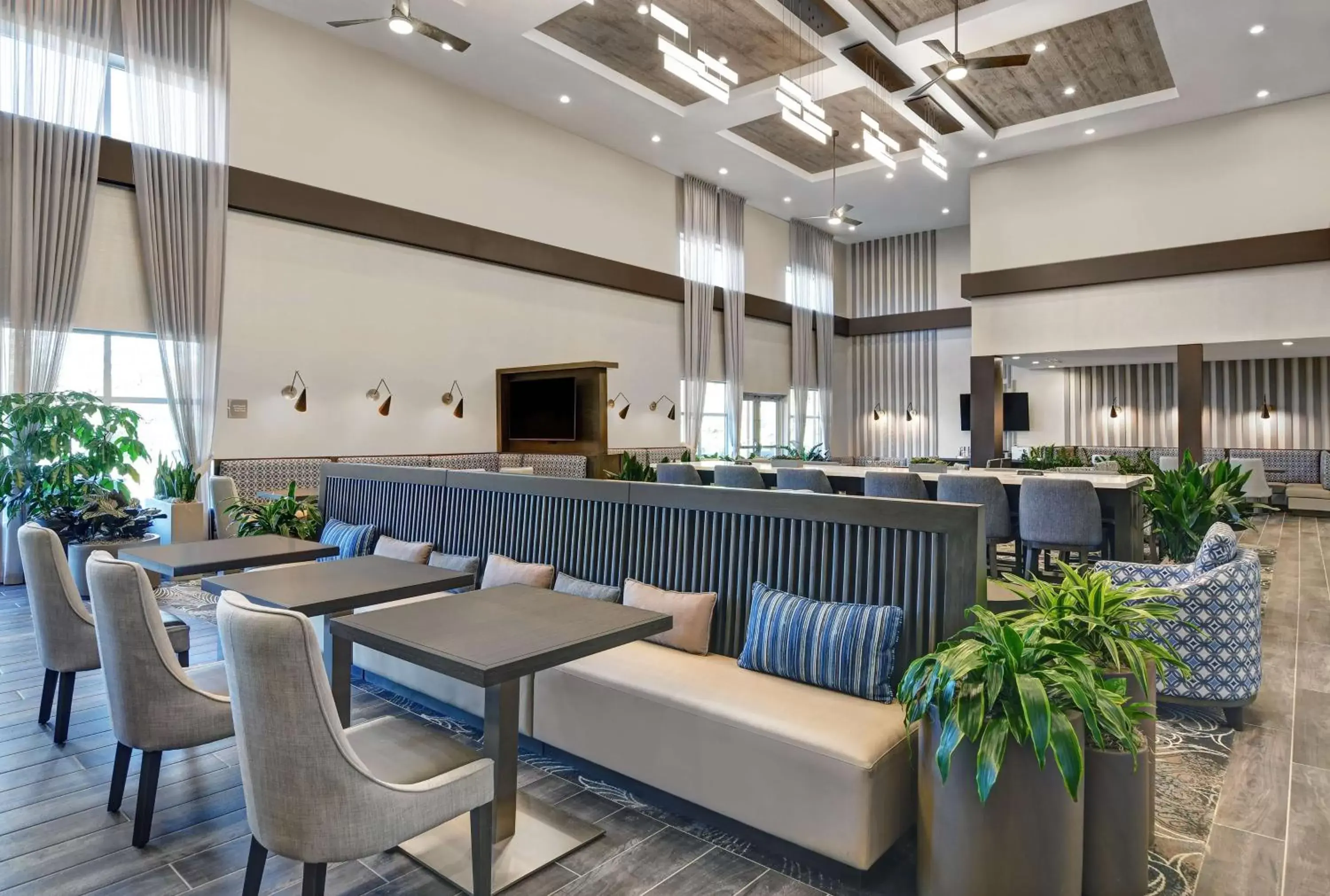 Dining area in Homewood Suites By Hilton Edison Woodbridge, NJ