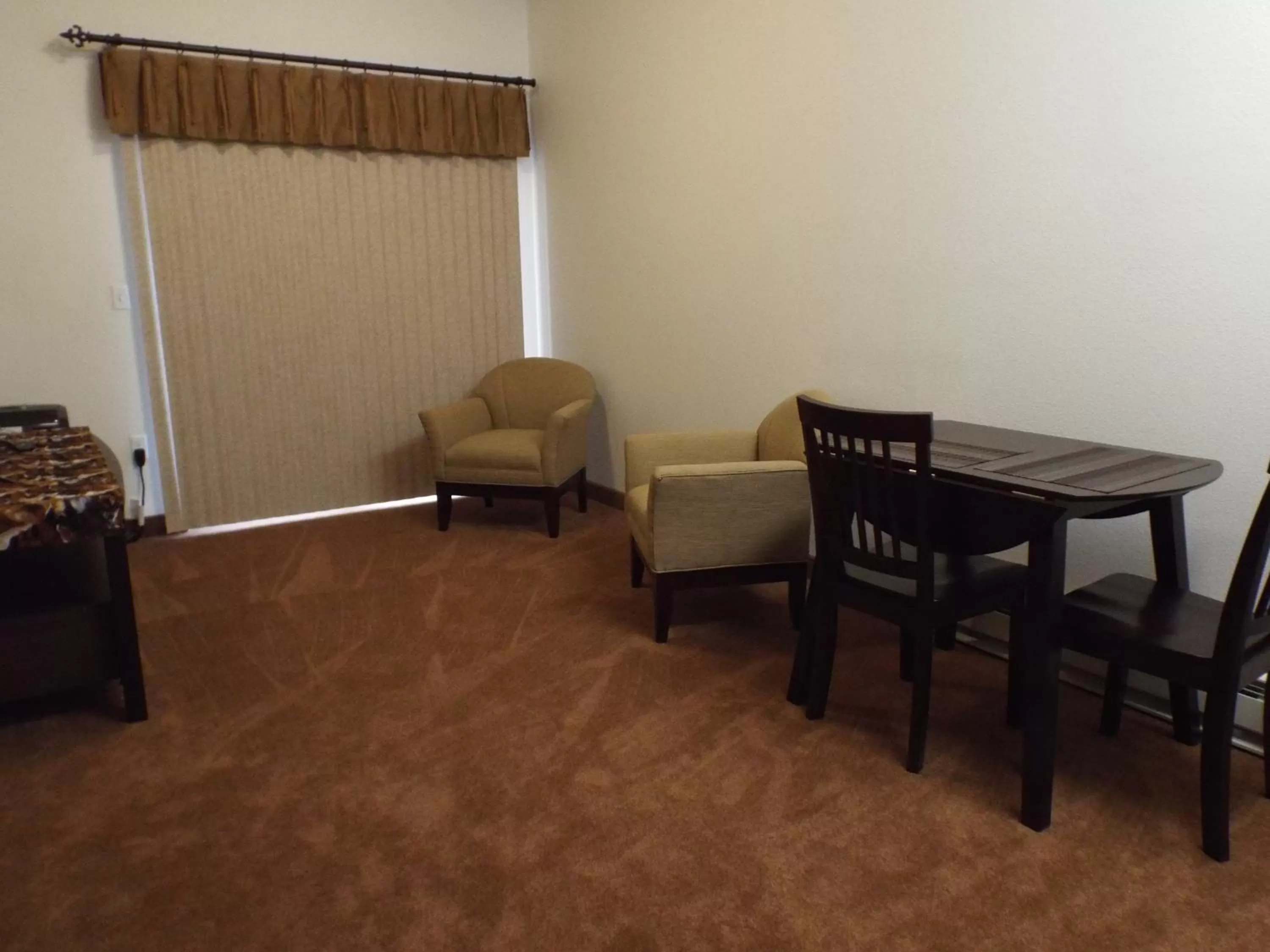 Dining Area in Greenwood Village Inn & Suites