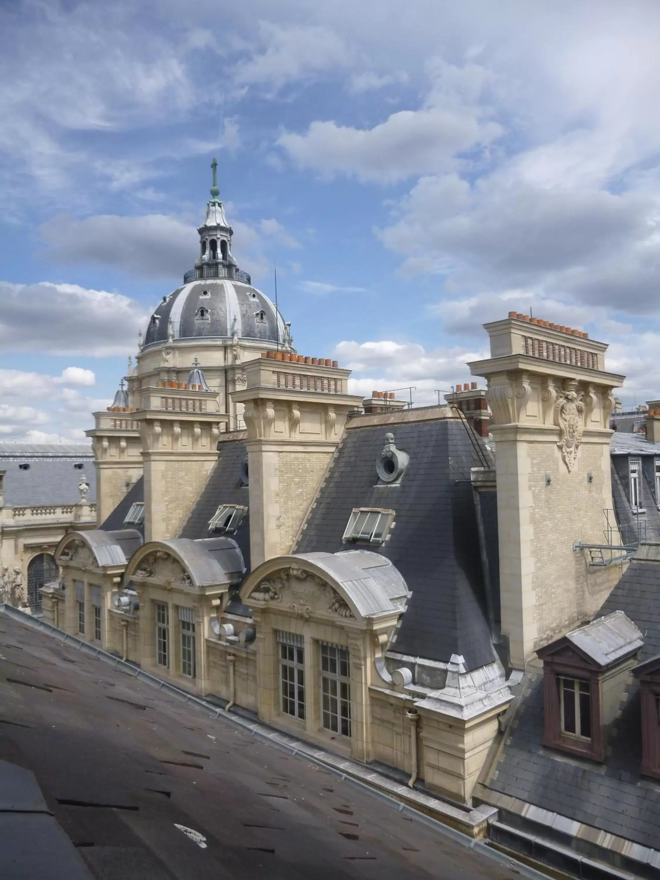 City view in Hotel Design Sorbonne