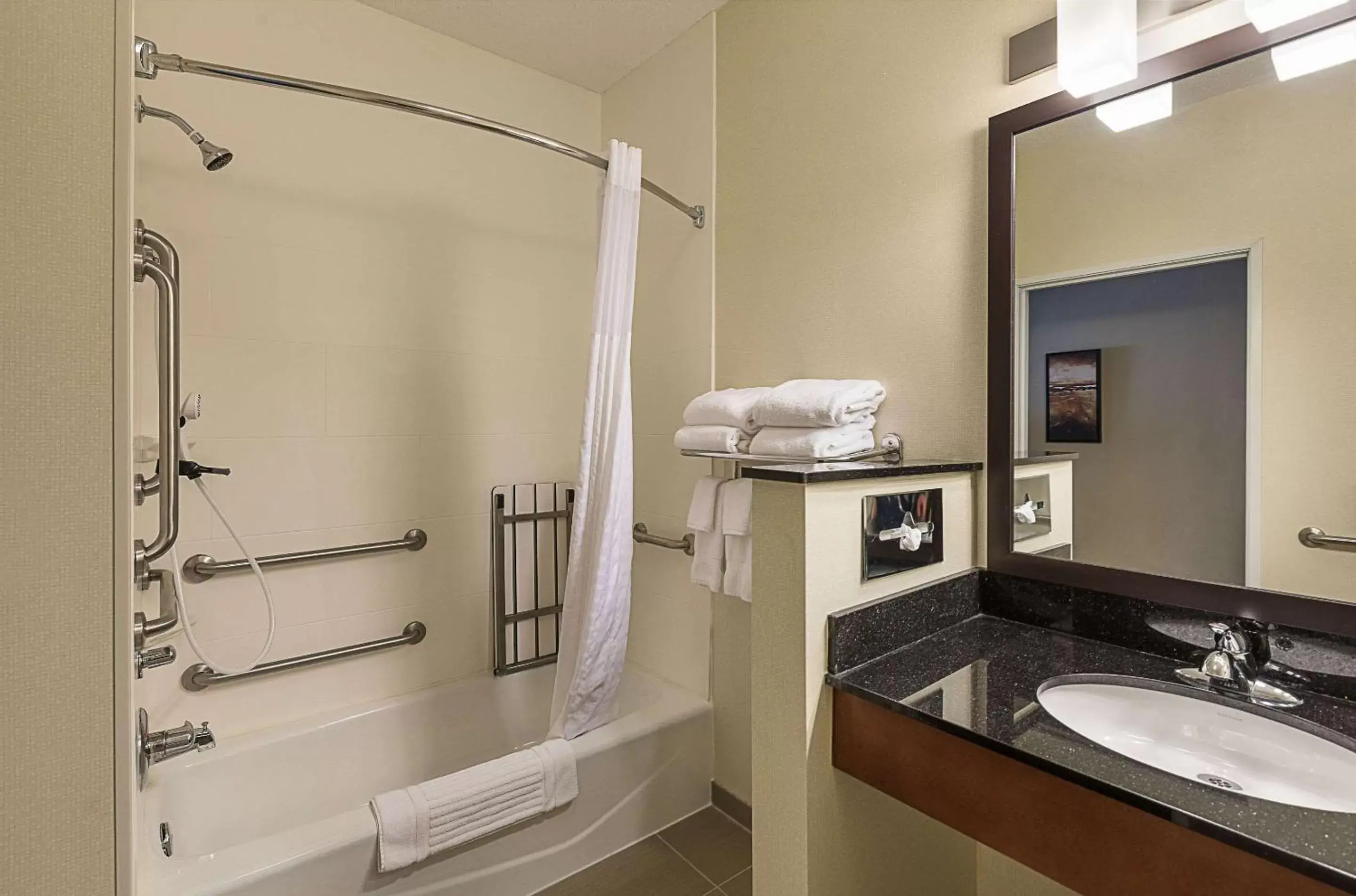 Bathroom in Comfort Suites Saginaw