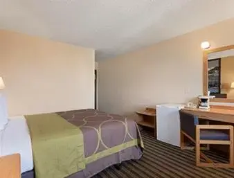 Queen Room - Non-Smoking in Travelodge by Wyndham Loveland/Fort Collins Area