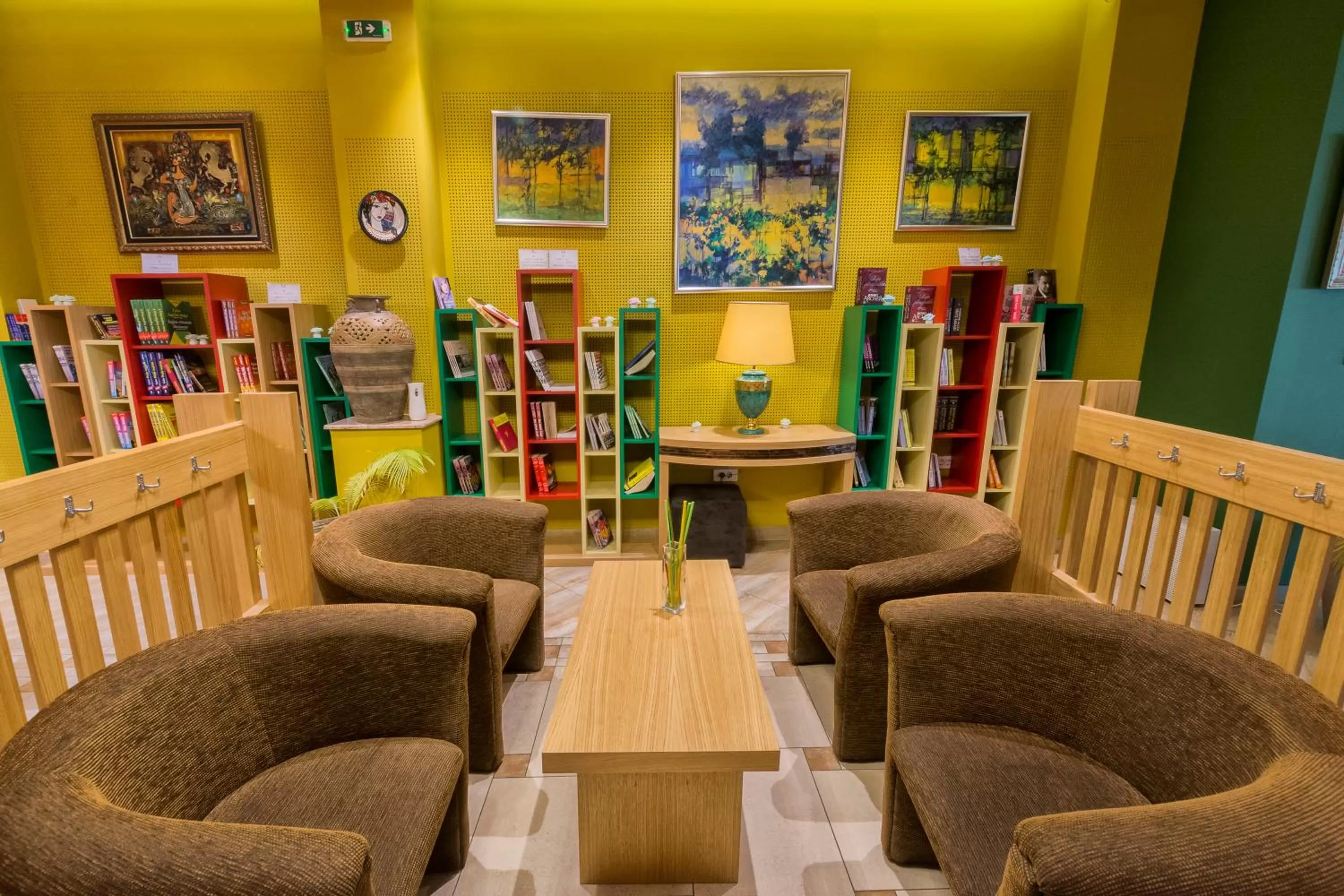 Restaurant/places to eat in Hotel Lirak