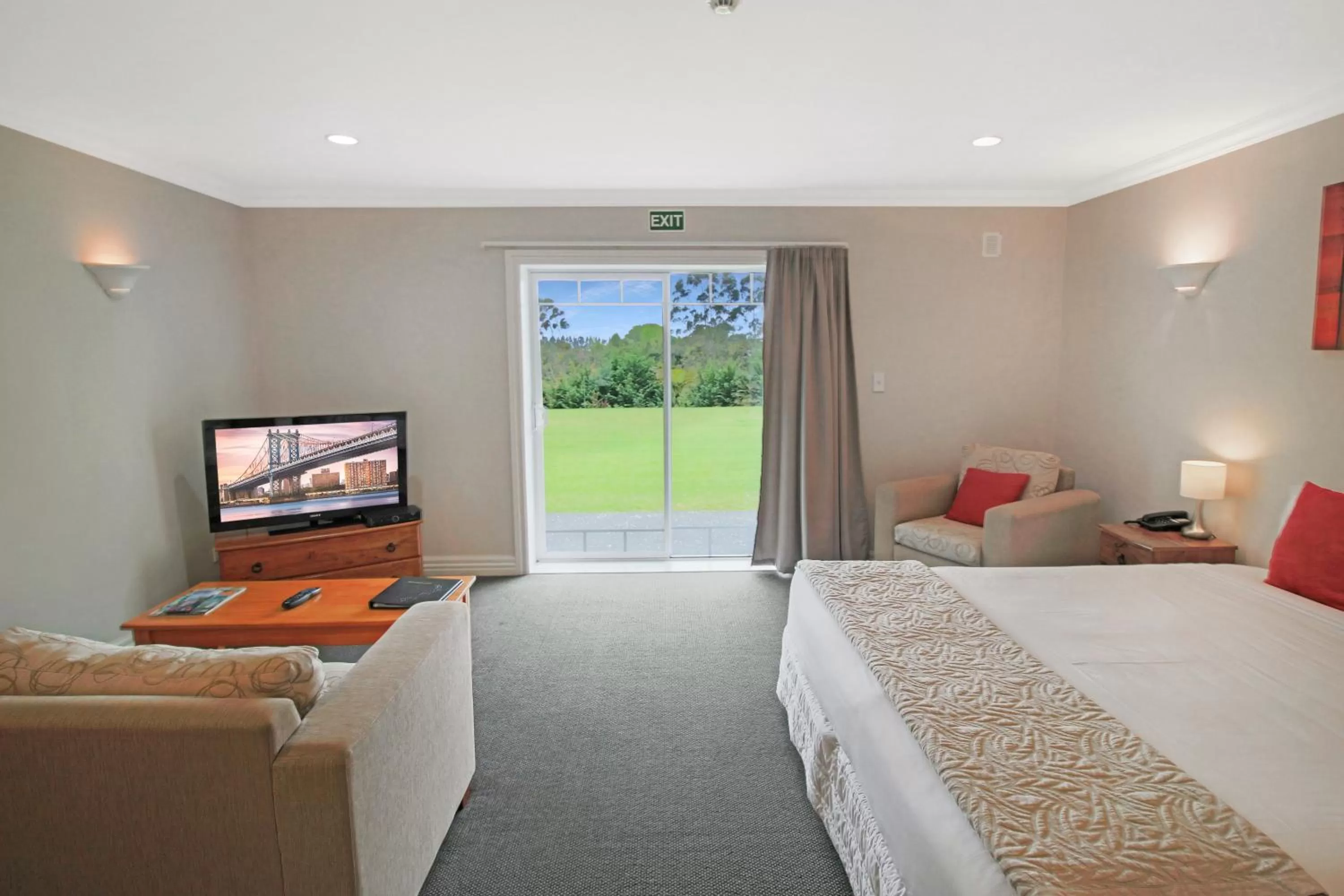 Bed in Kerikeri Park Lodge