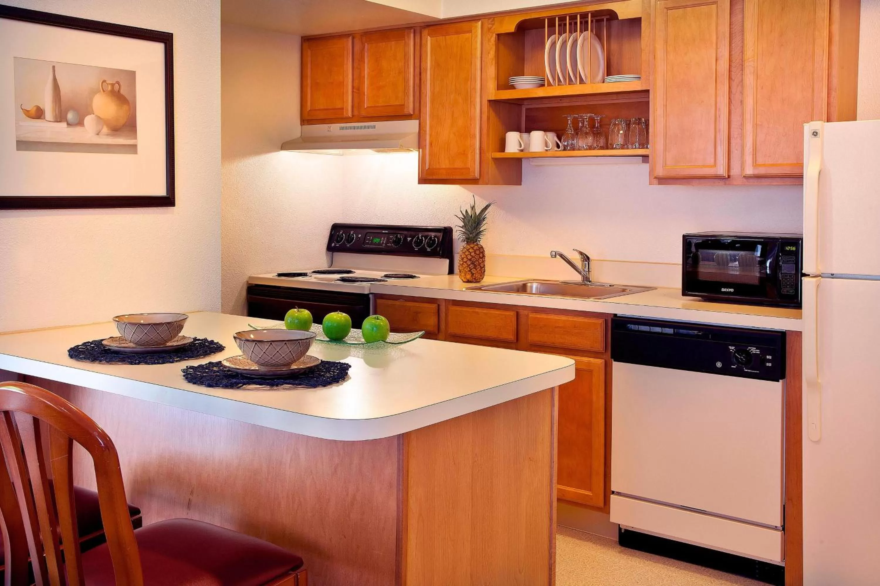 Kitchen or kitchenette in Residence Inn by Marriott Portland South-Lake Oswego
