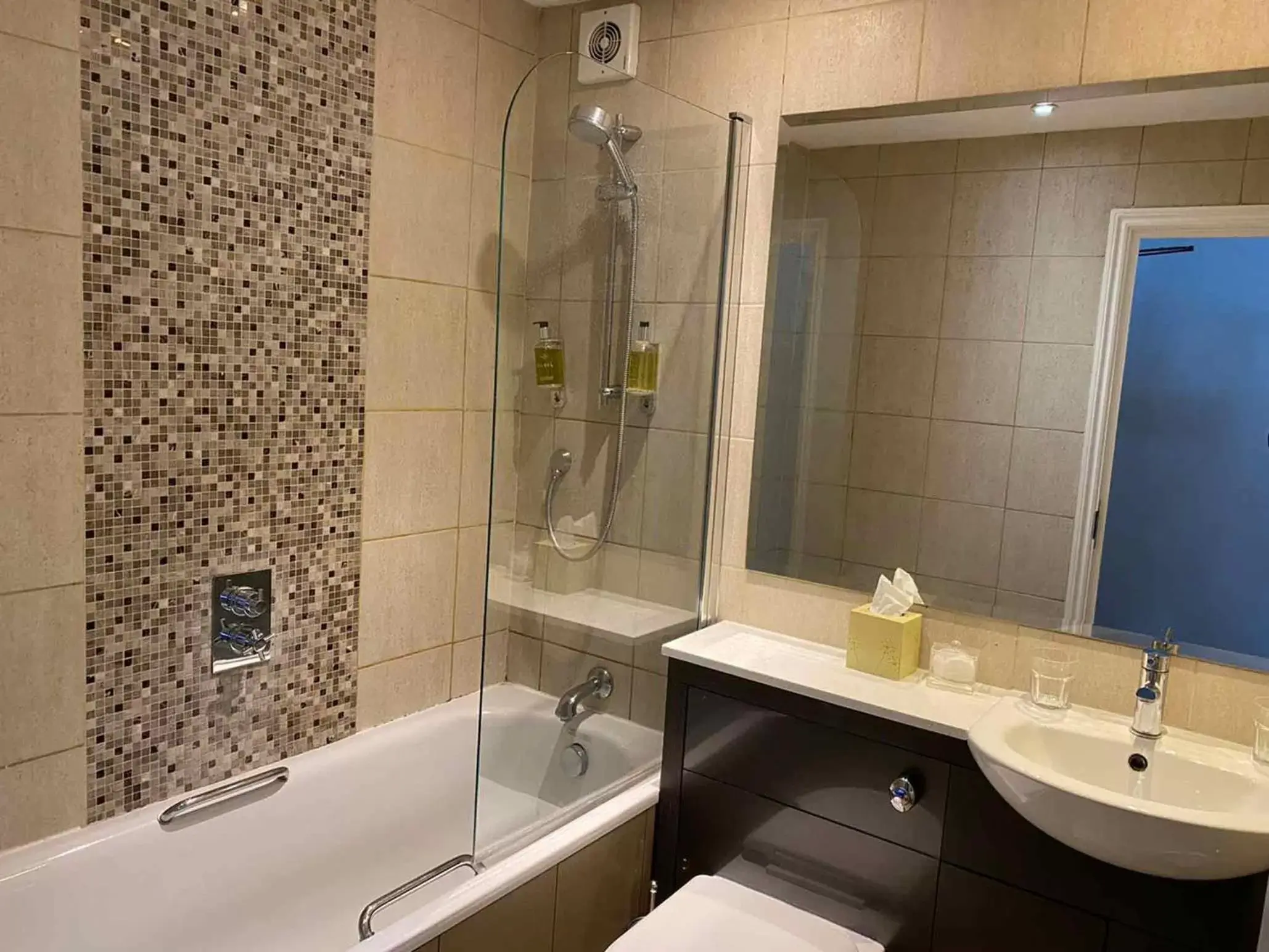 Bathroom in Croft Court Hotel