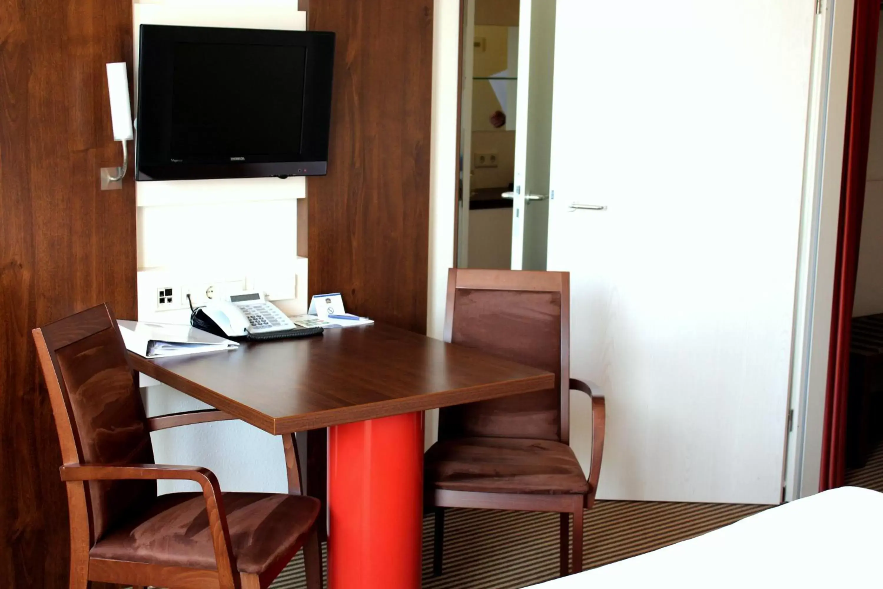 Seating area, TV/Entertainment Center in Best Western Hotel Nürnberg City West