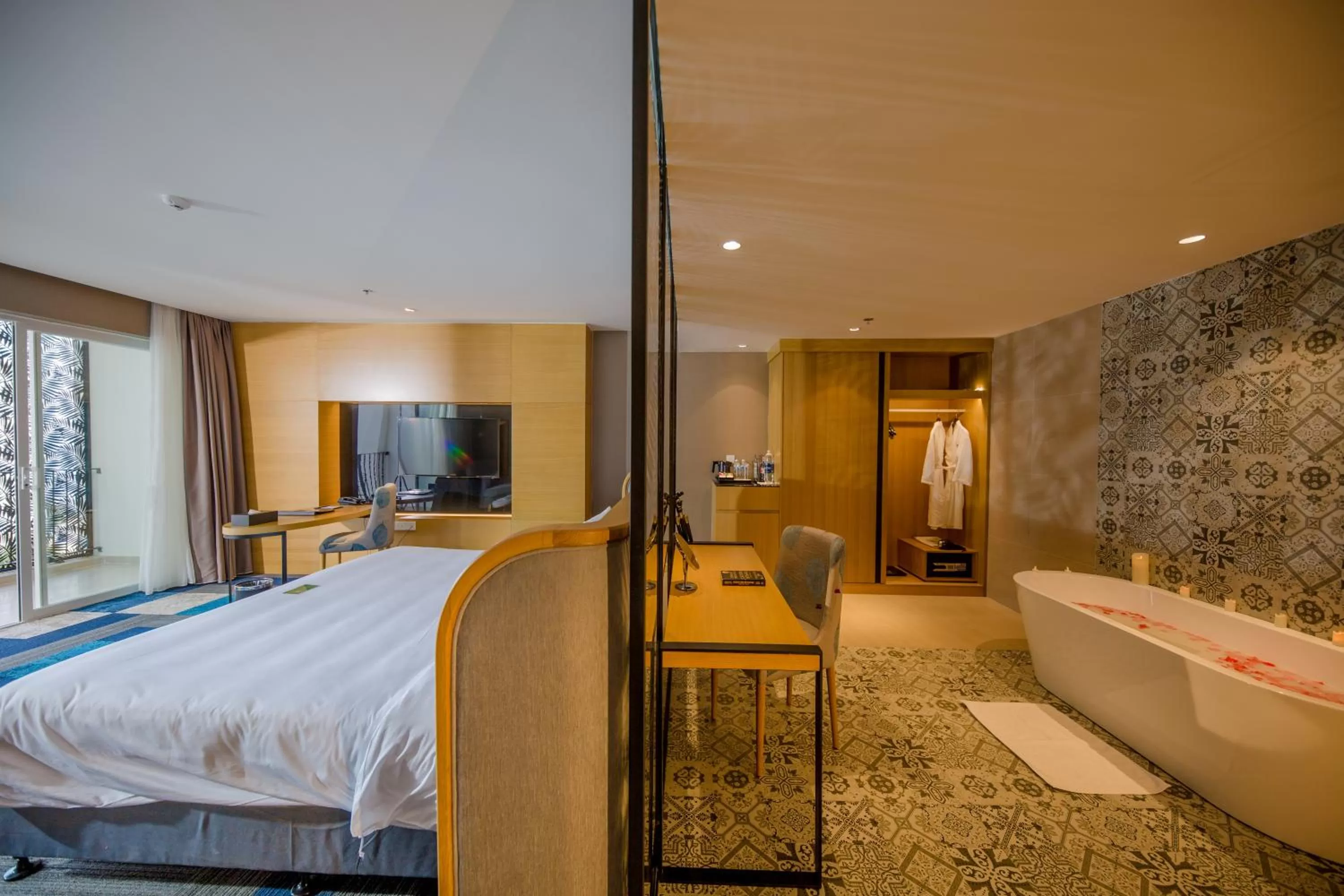 Restaurant/places to eat, Bed in Quinter Central Nha Trang