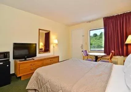 Photo of the whole room, Bed in Days Inn by Wyndham St George
