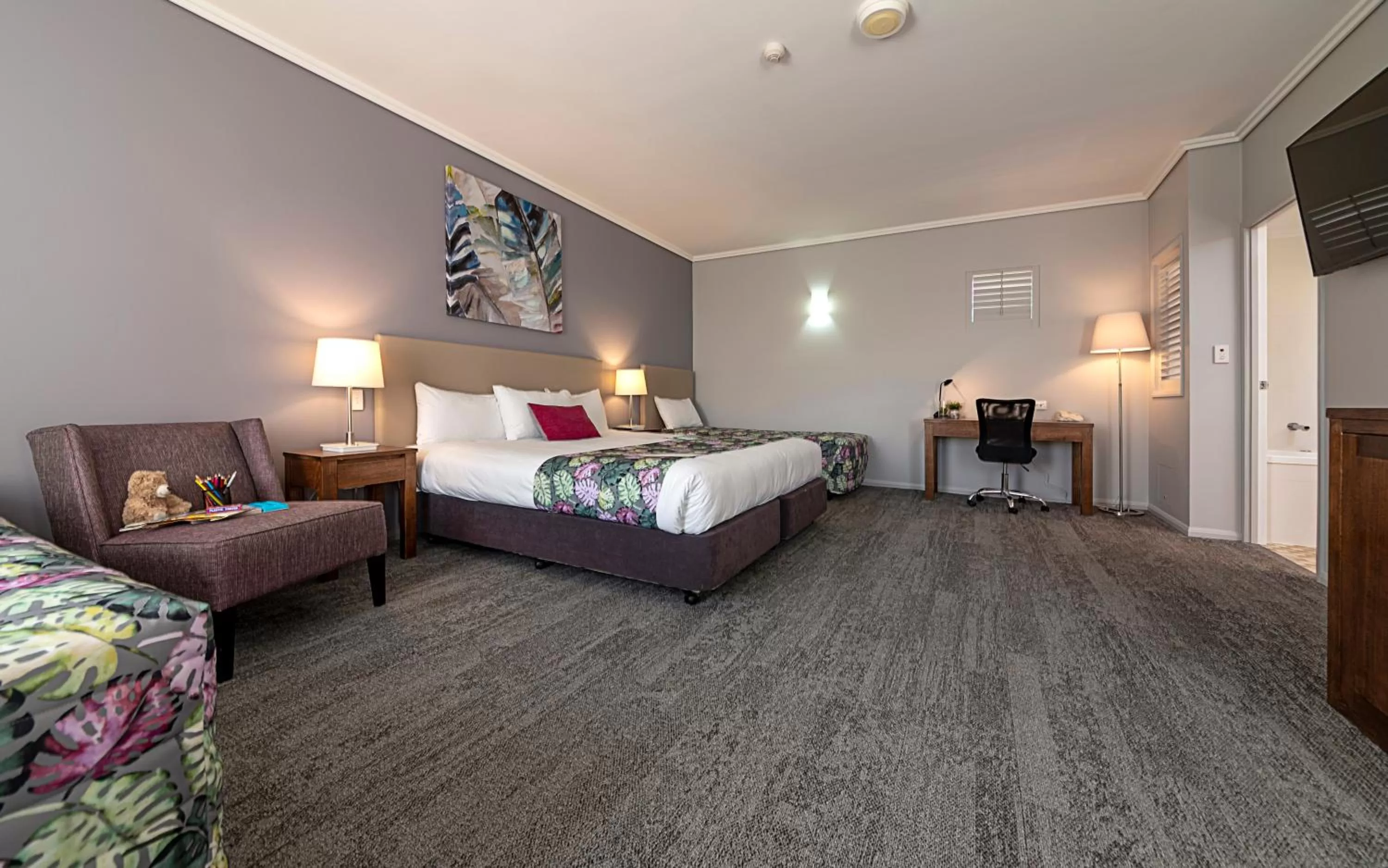 Photo of the whole room, Bed in Coachmans Inn Warwick