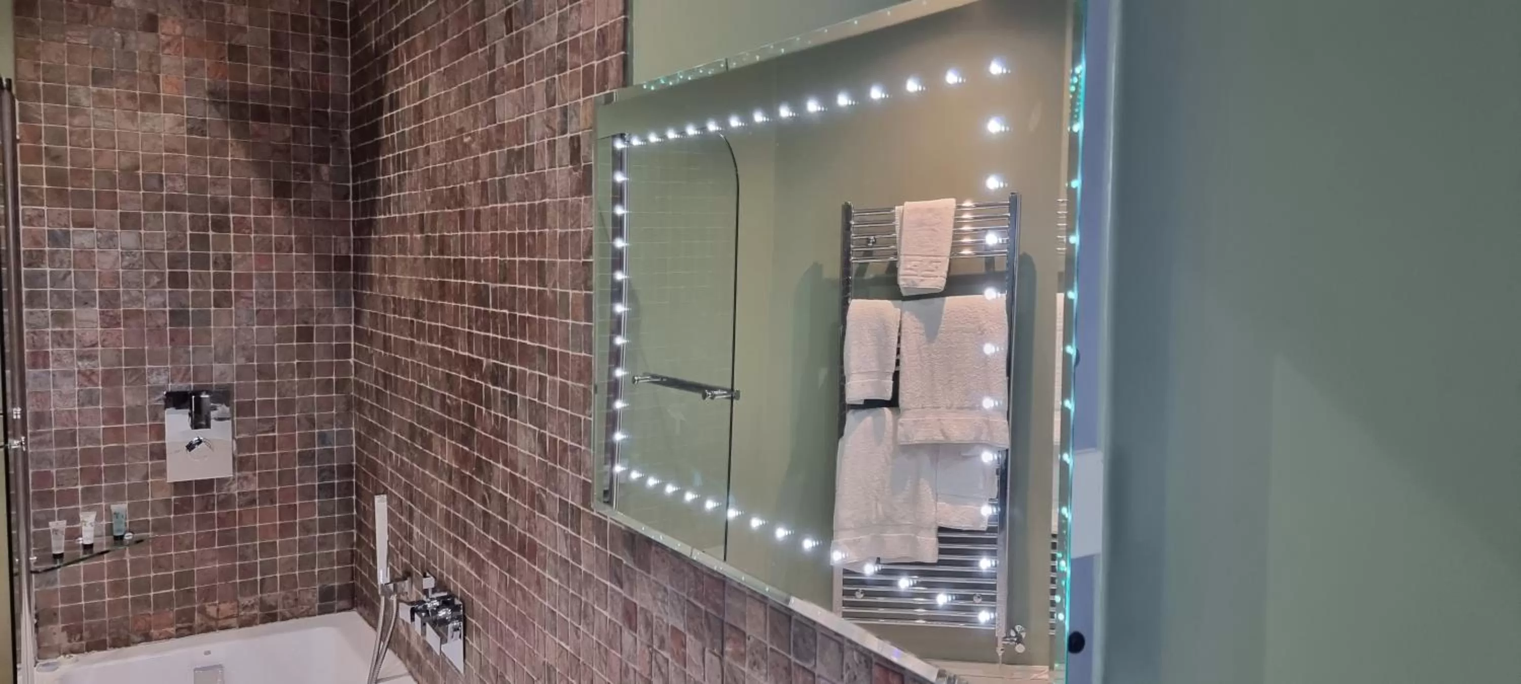 Bathroom in Buccleuch and Queensberry Arms Hotel